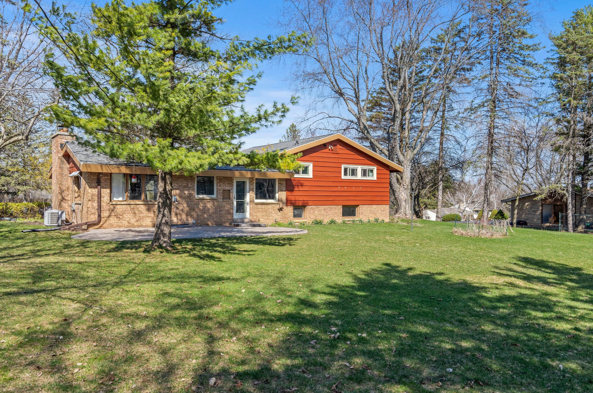 2440 Alta Louise Pkwy, Brookfield, WI 53045