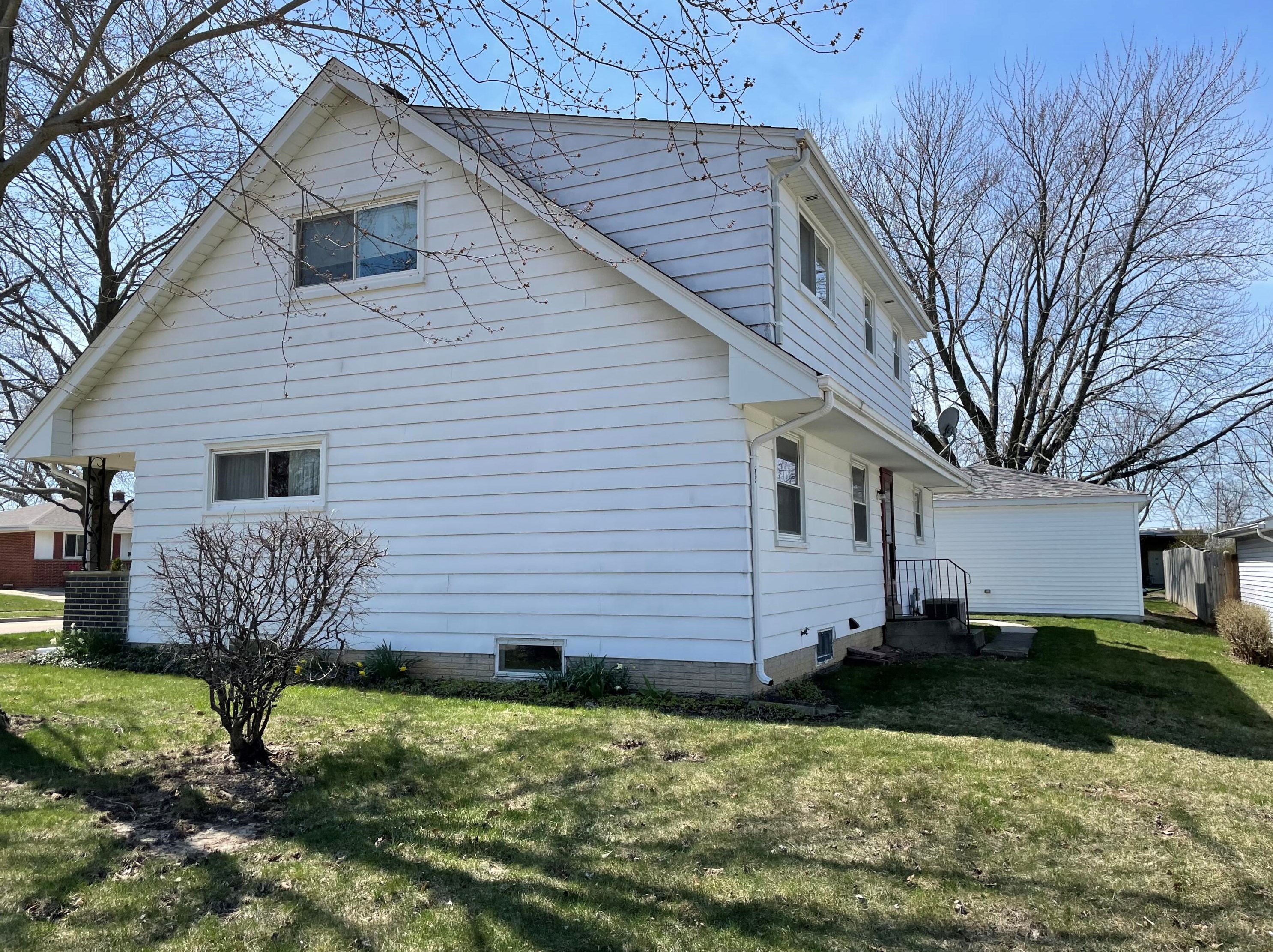 5200 Lindermann Ave, Racine, WI 53406-4235