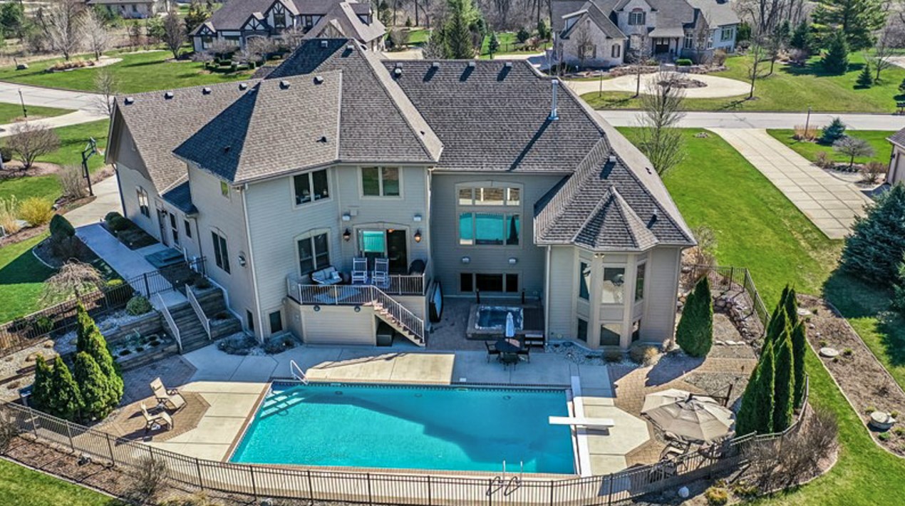 20570 W Mill Creek Trail, Waukesha, WI 53146