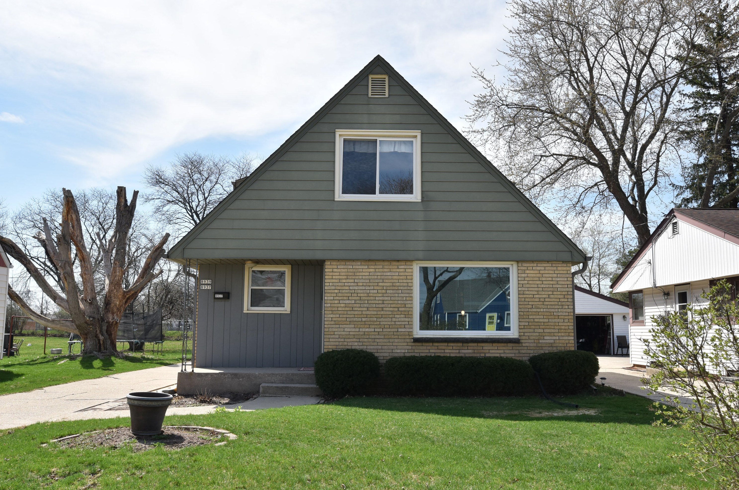 8937 Morgan Ave, Milwaukee WI 53228-1557 exterior