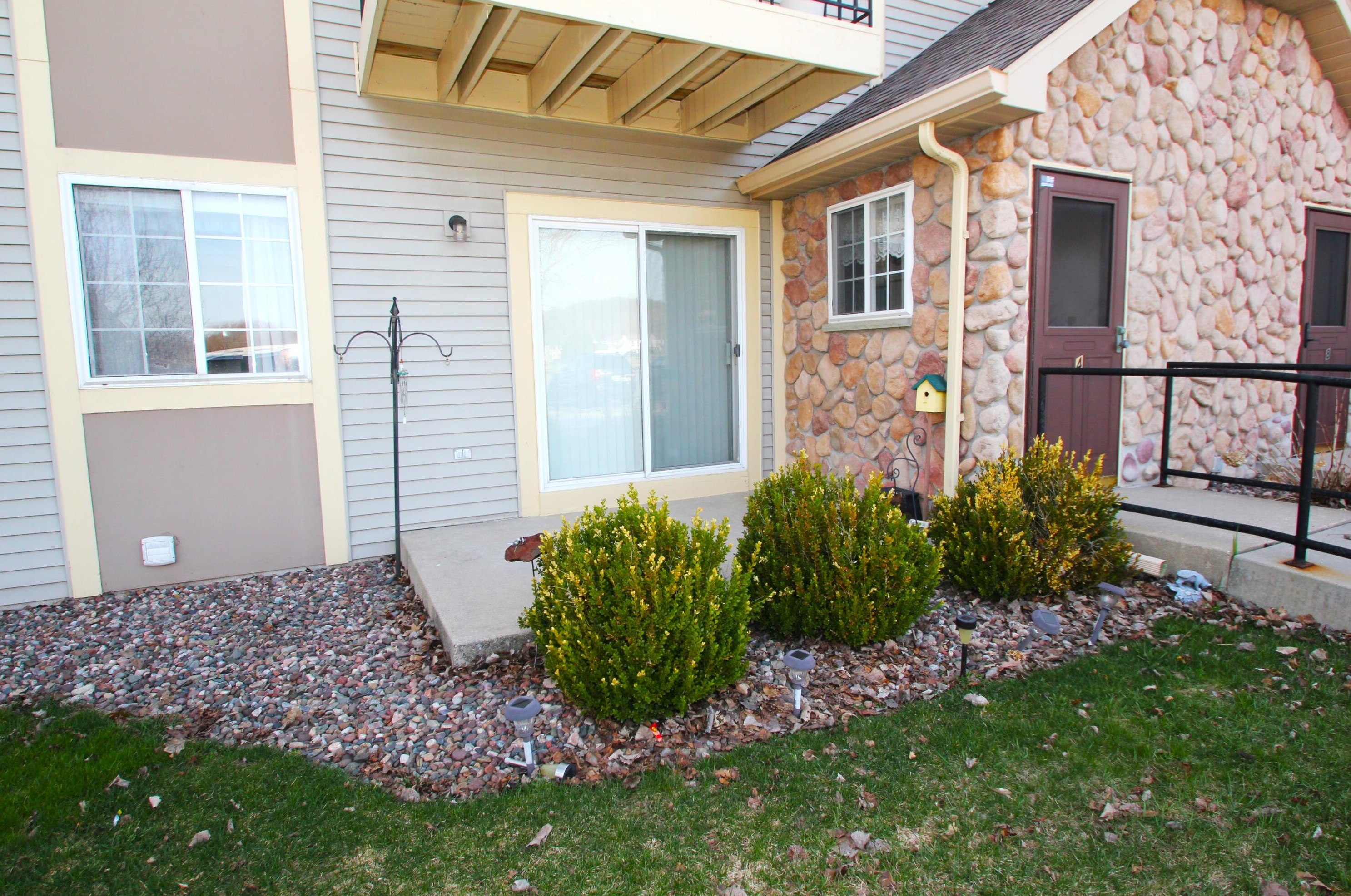 320 E Washington St #4, Slinger, WI 53086