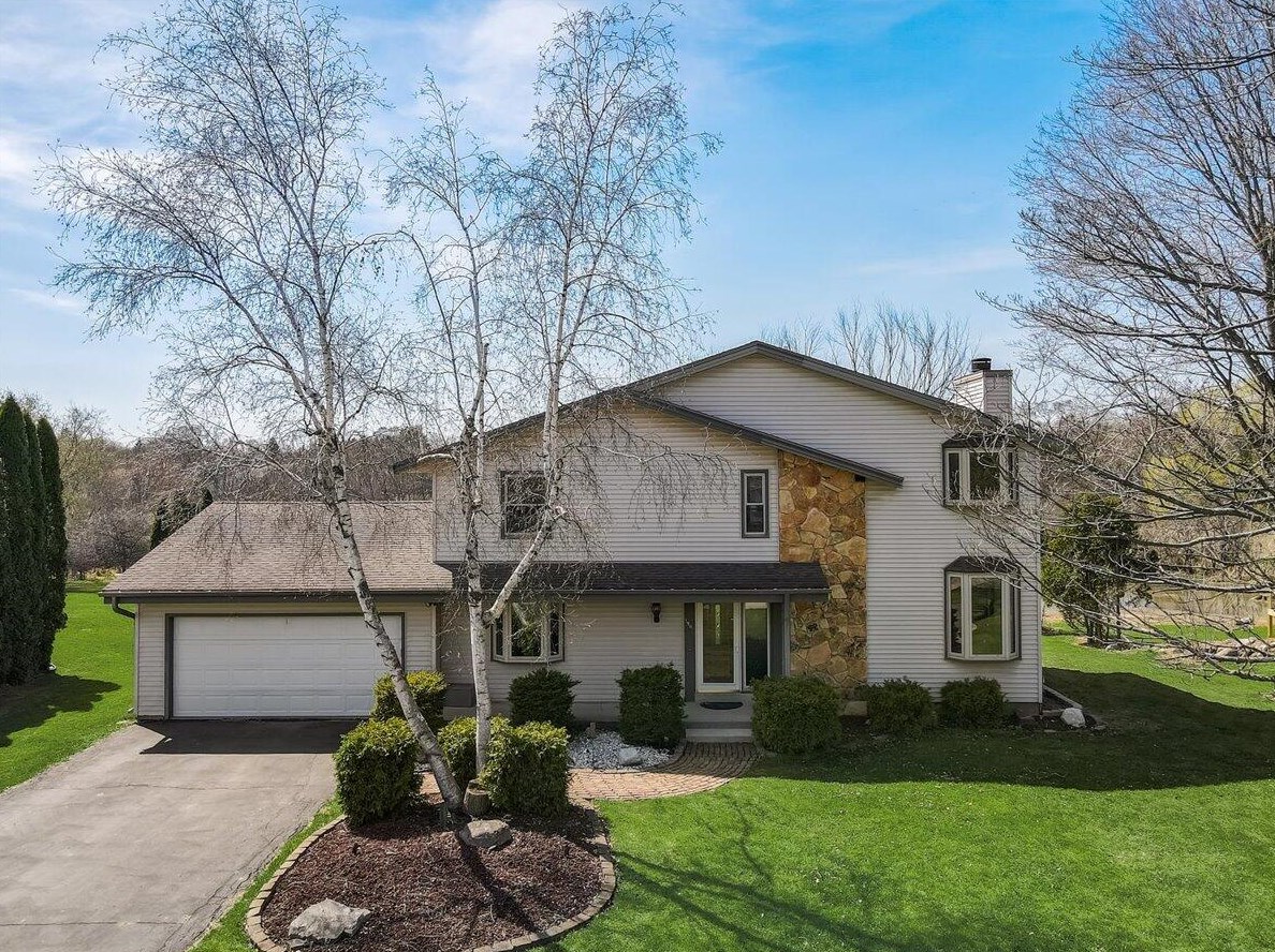 3005 Nassau Dr, Brookfield, WI 53045-3454