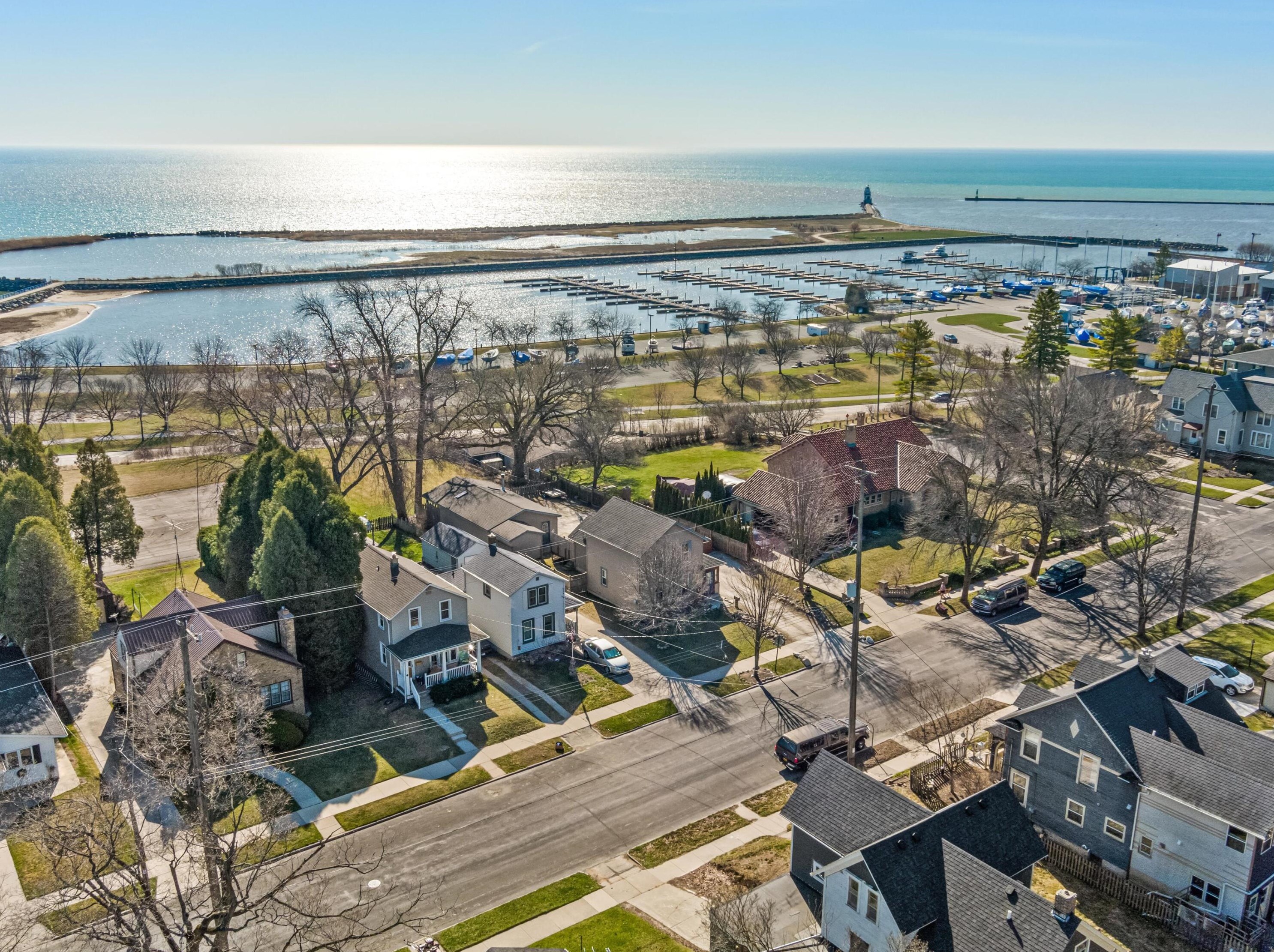 613 N 4th St, Manitowoc, WI 54220