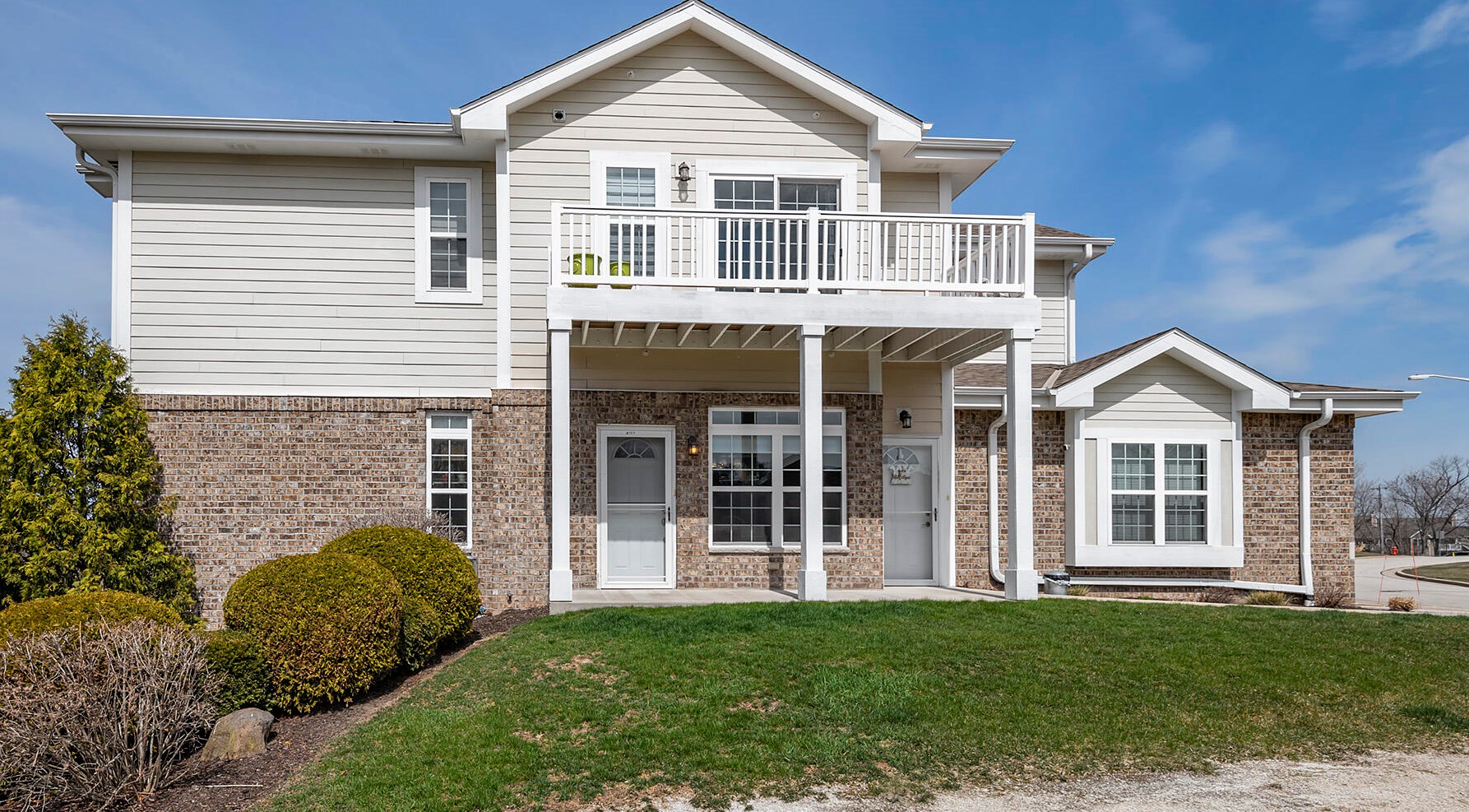 6757 Prairiewood Ln, Hales Corners, WI 53132-7210