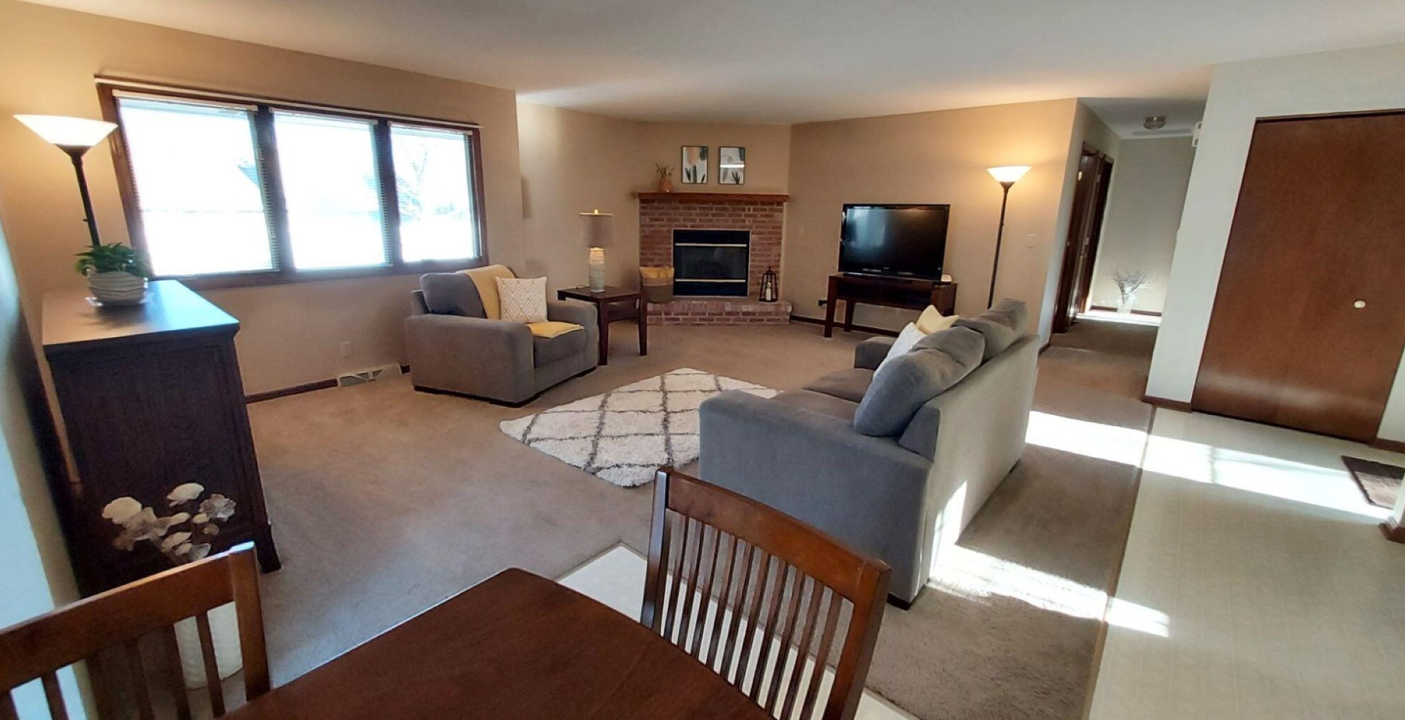 10354 S Hobby Ln, Oak Creek, WI 53154