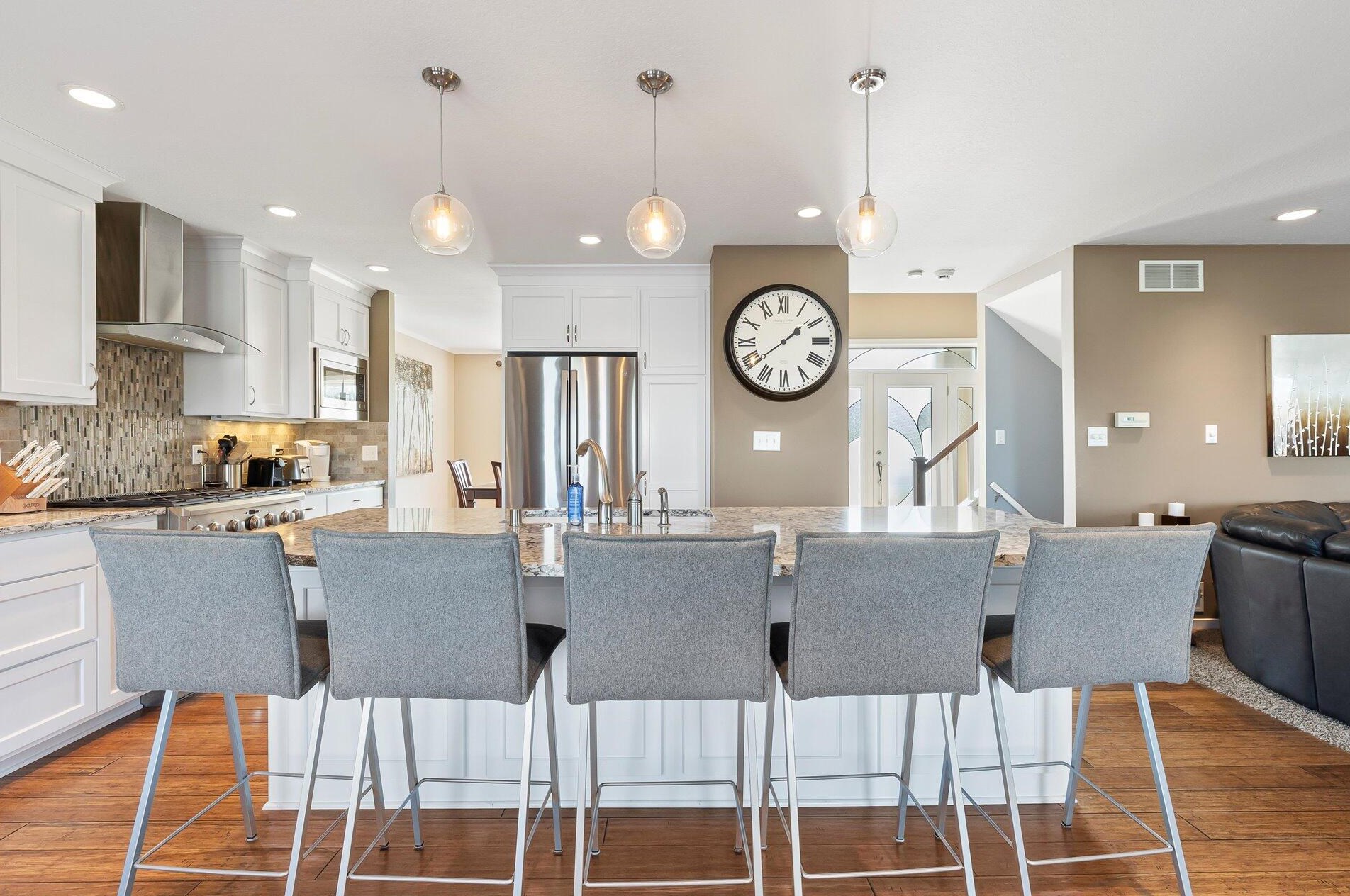 3080 Lindy Ln, Oak Creek, WI 53154-6533