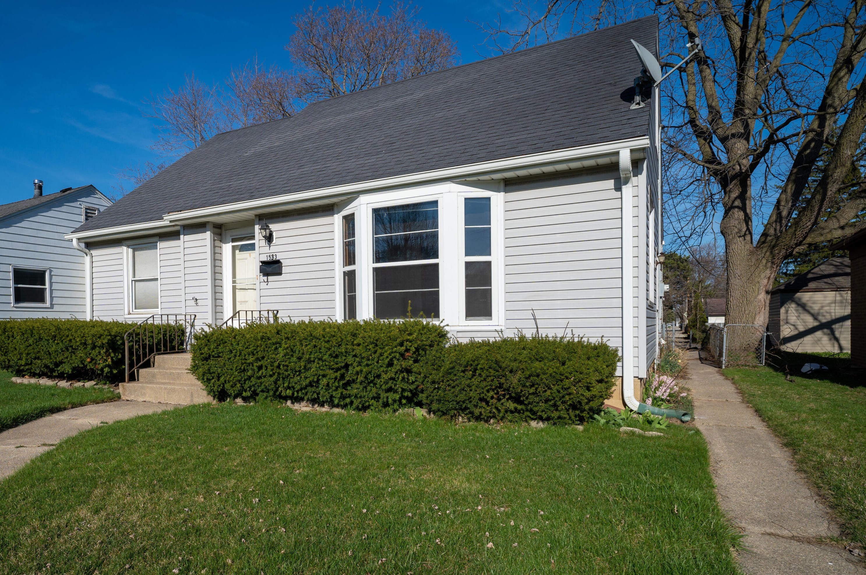 1533 Lathrop Ave, Racine, WI 53405-3242