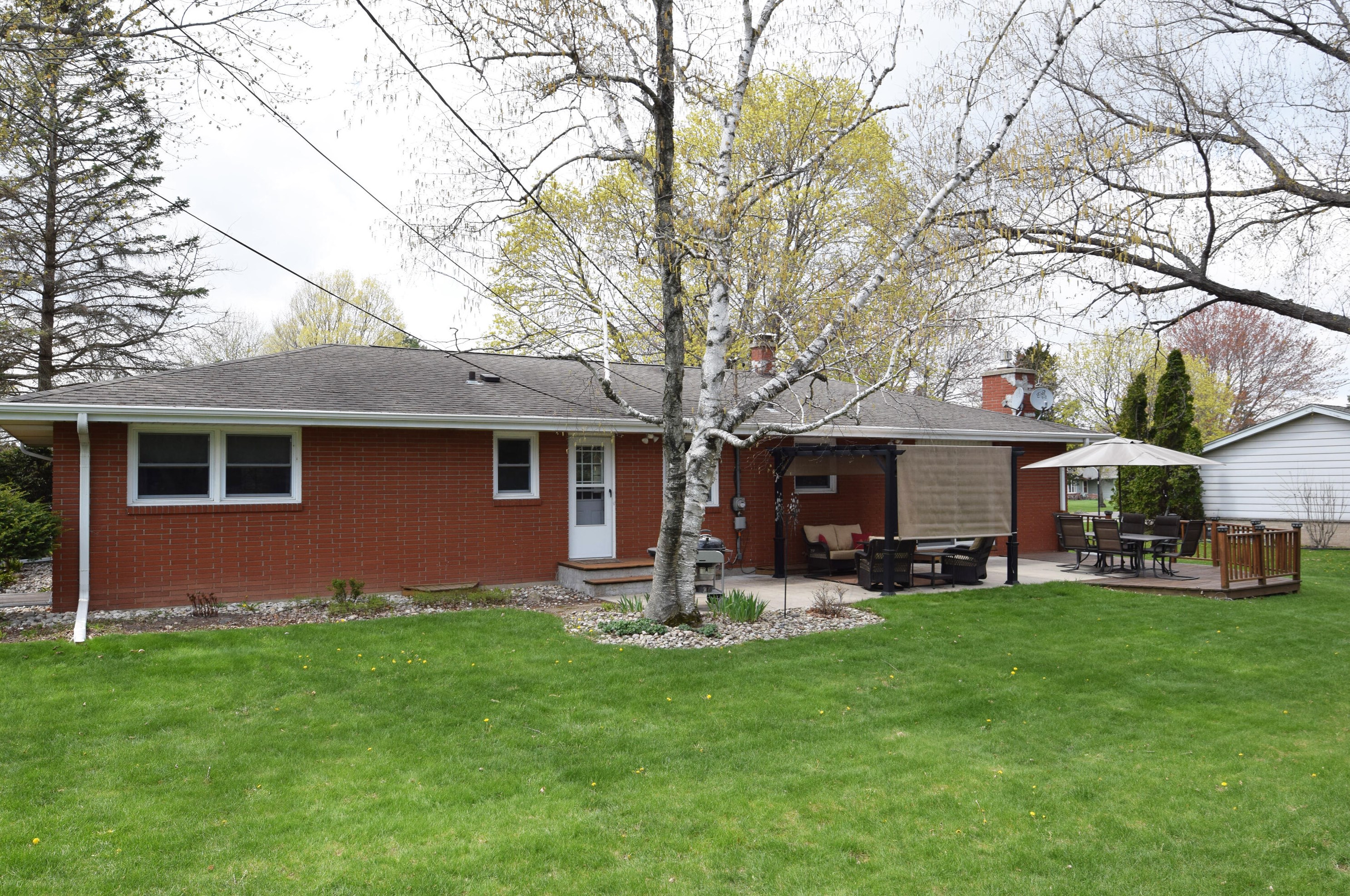 637 Madison Dr, Delavan, WI 53115-2307