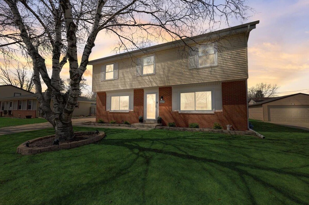 229 S Regis Rd, Saukville, WI 53080