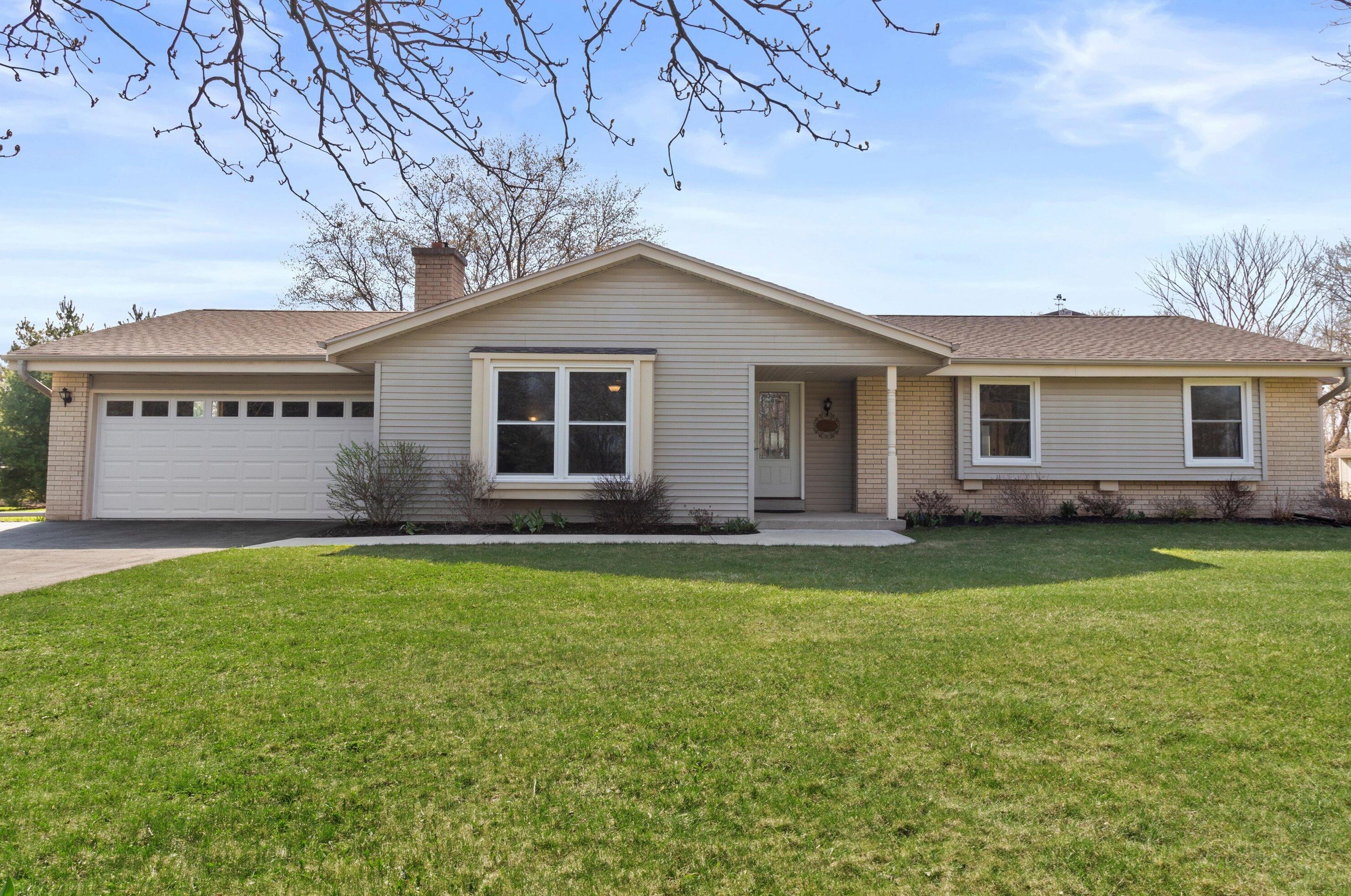 3409 Woodview Ln, Saukville, WI 53080