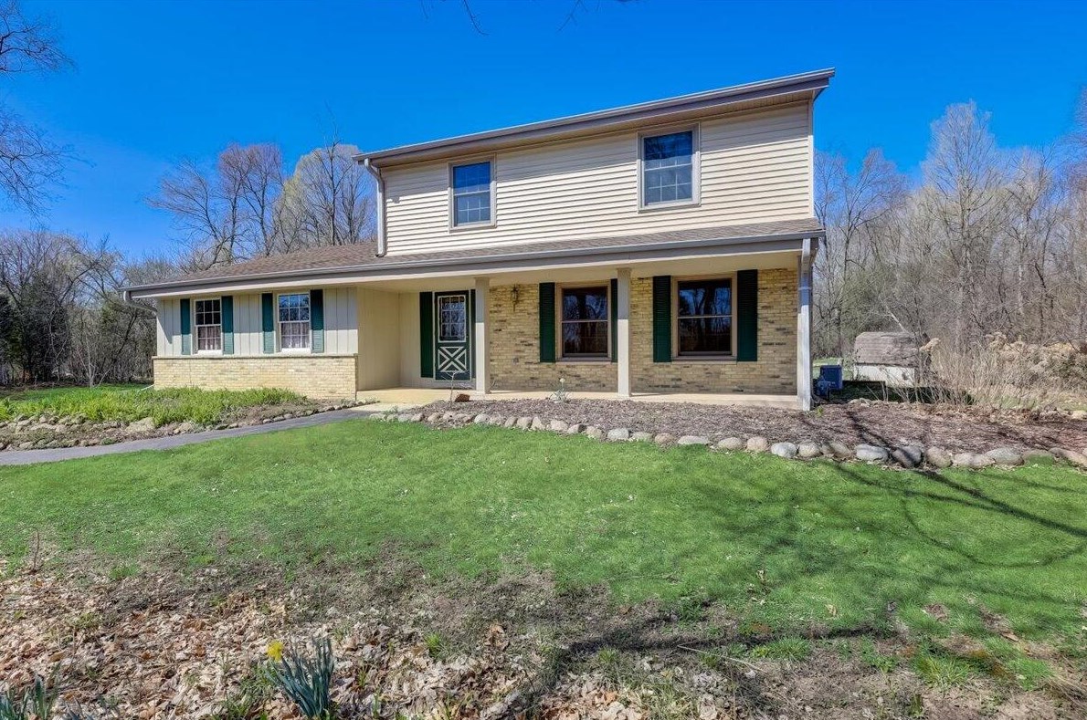 663 Hillside Ln, Cedarburg, WI 53012