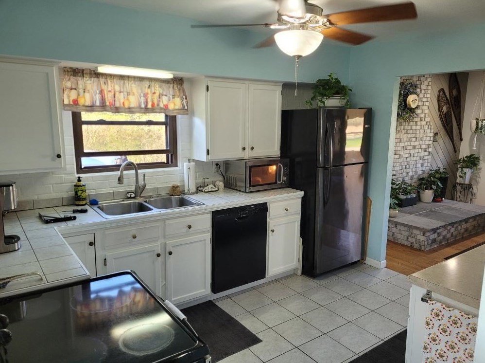 10861 Elaine Rd, Oak Creek, WI 53154-7226