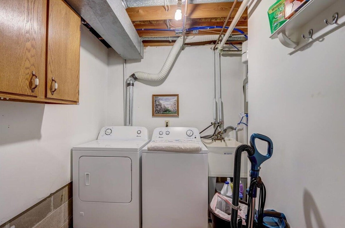 10210 Parkedge Cir, Hales Corners WI  53132-1234 exterior