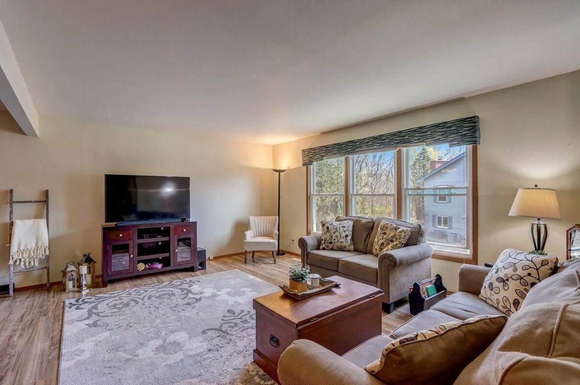 10210 Parkedge Cir, Hales Corners WI  53132-1234 exterior