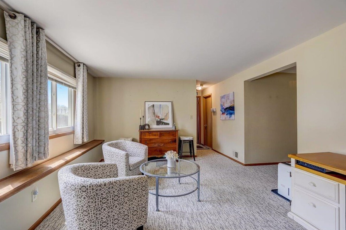 10210 Parkedge Cir, Hales Corners WI  53132-1234 exterior