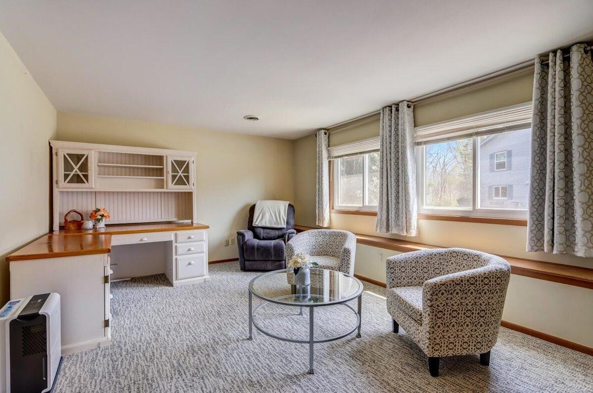 10210 Parkedge Cir, Hales Corners WI  53132-1234 exterior