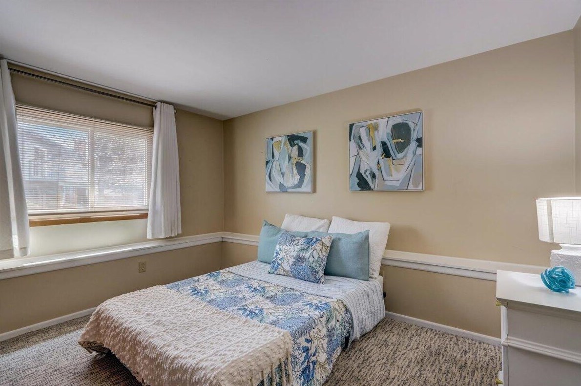 10210 Parkedge Cir, Hales Corners WI  53132-1234 exterior