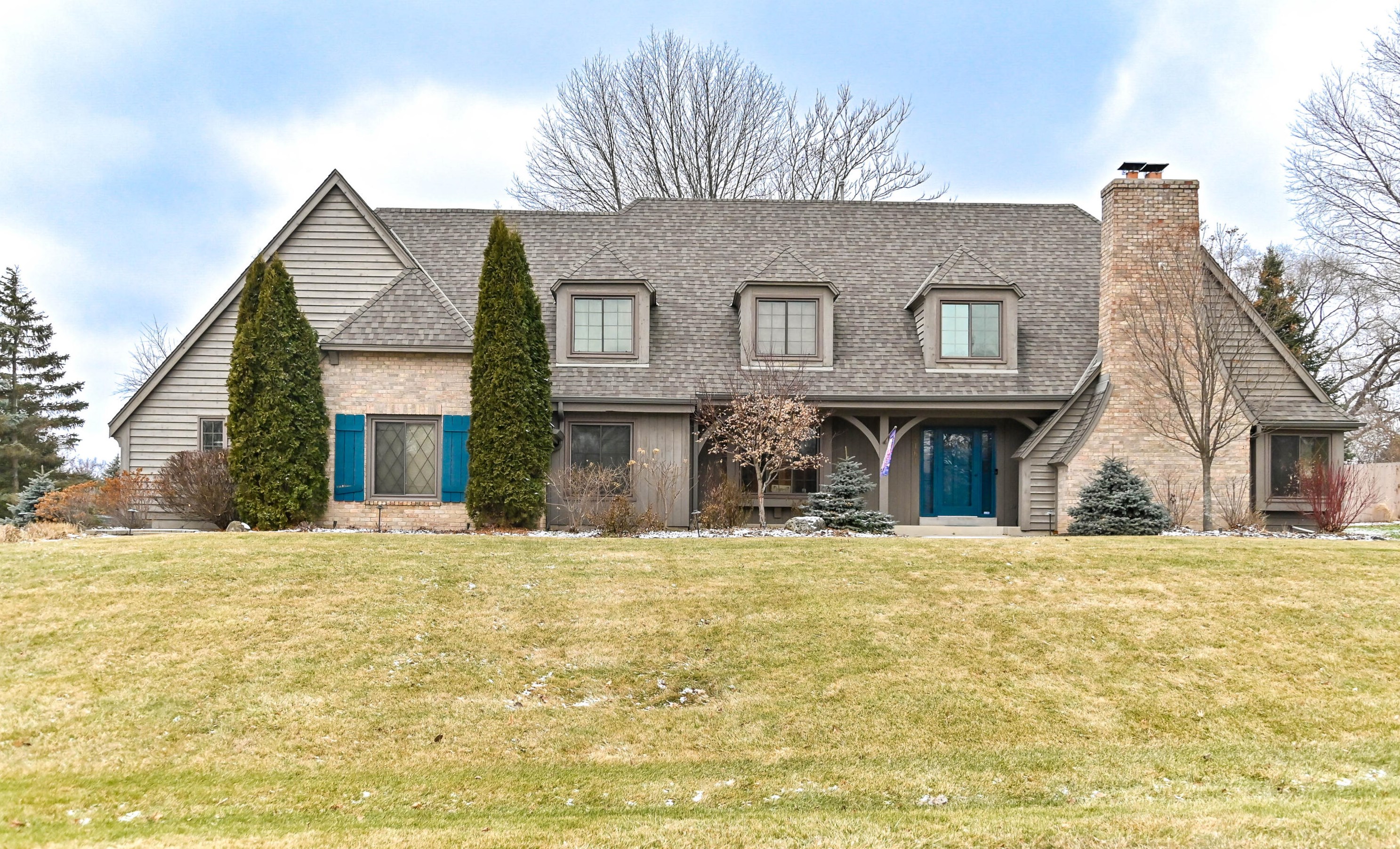 5161 S Meadowlark Ln, Hales Corners, WI 53130