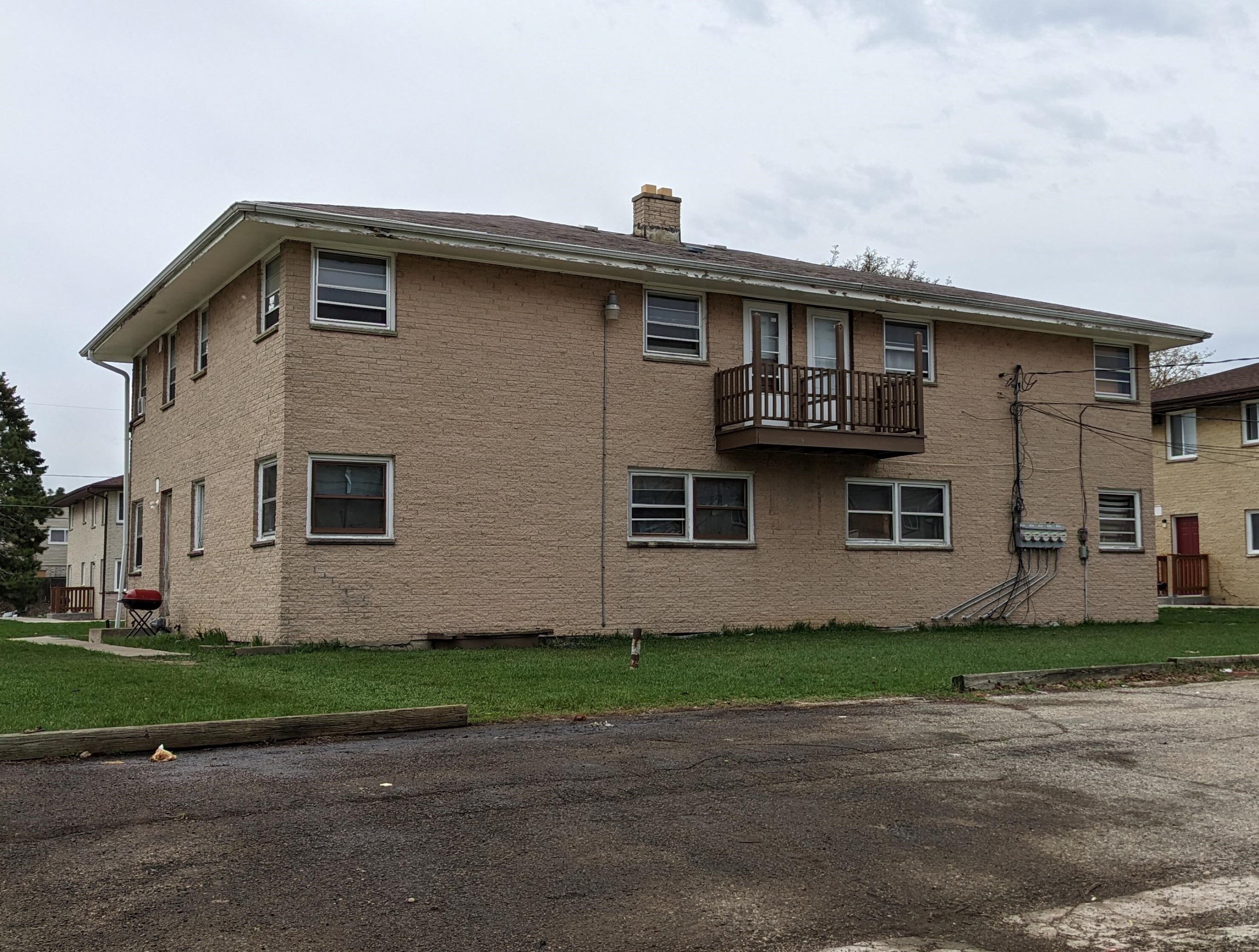 9226 W Birch Ave, Milwaukee, WI 53225