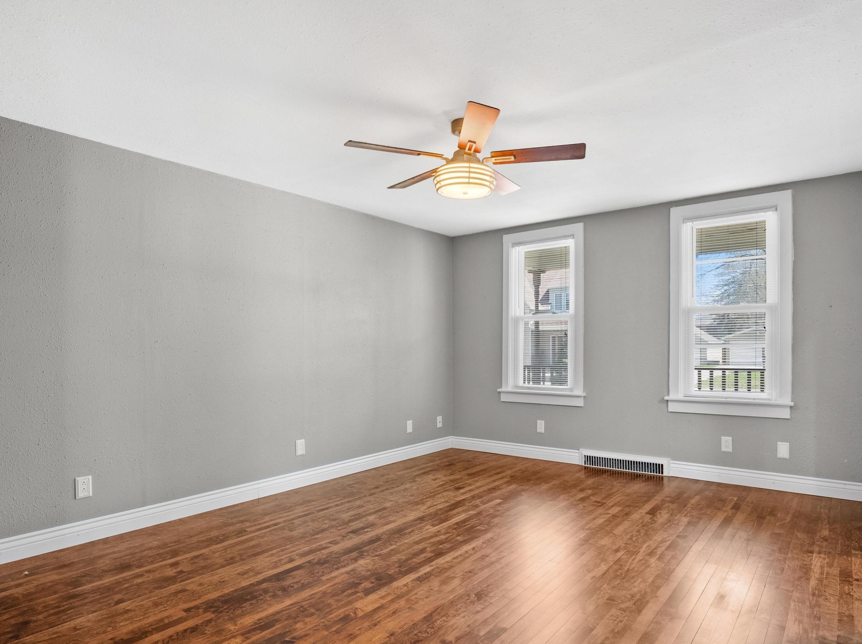 842 N 12th St, Manitowoc, WI 54220