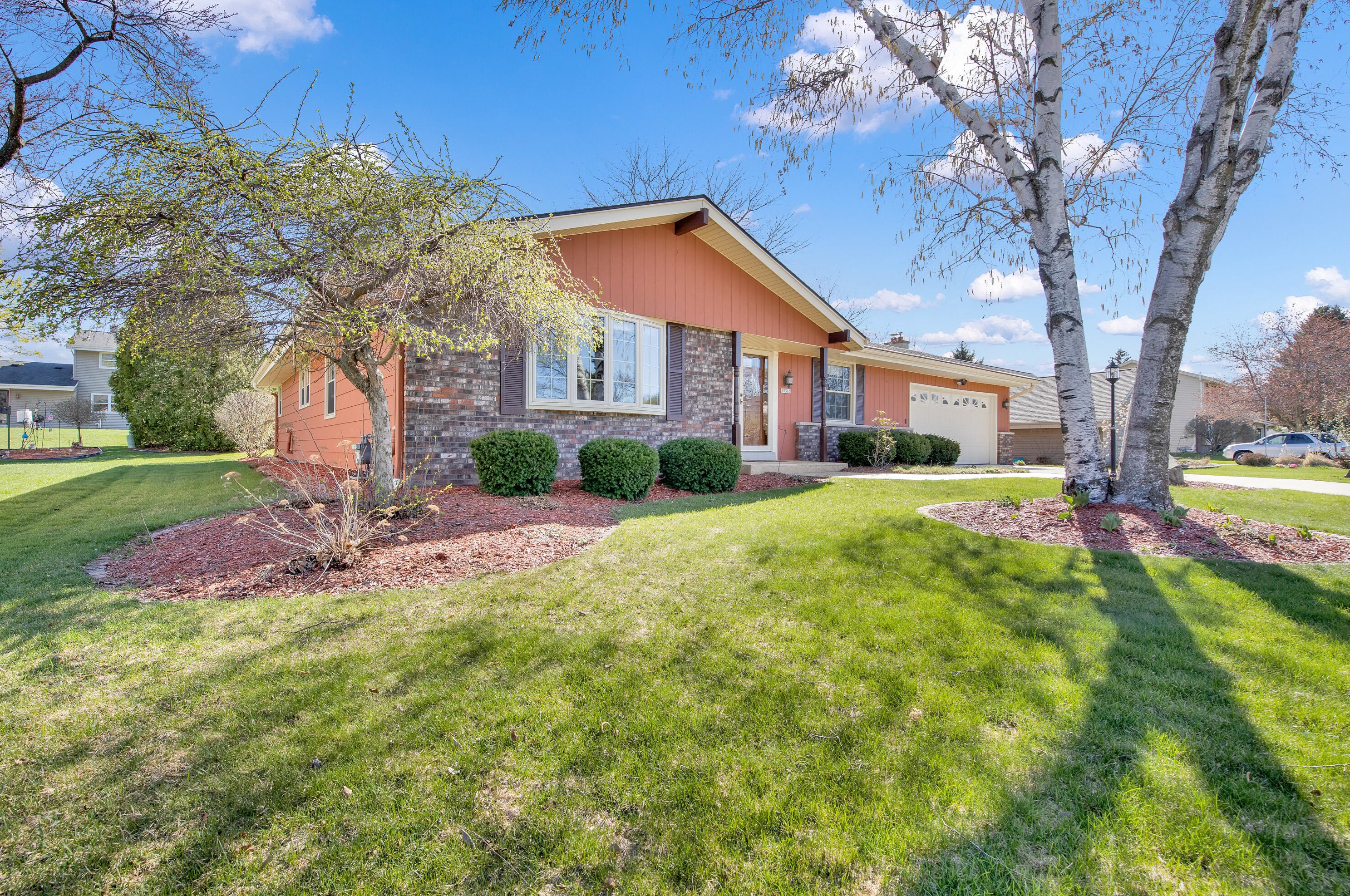 15315 W Linfield Ln, Waukesha, WI 53151