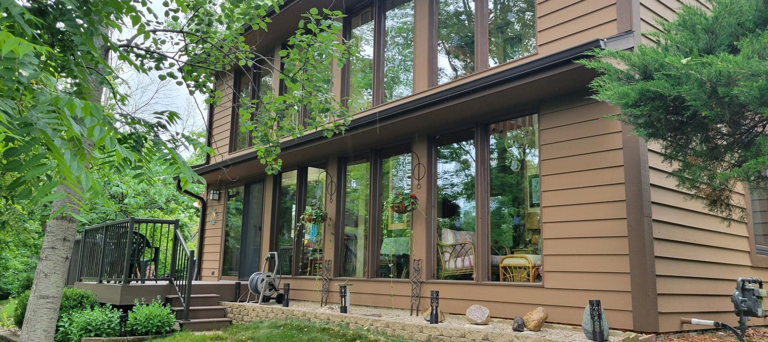 5225 Robinwood Ln, Hales Corners, WI 53130