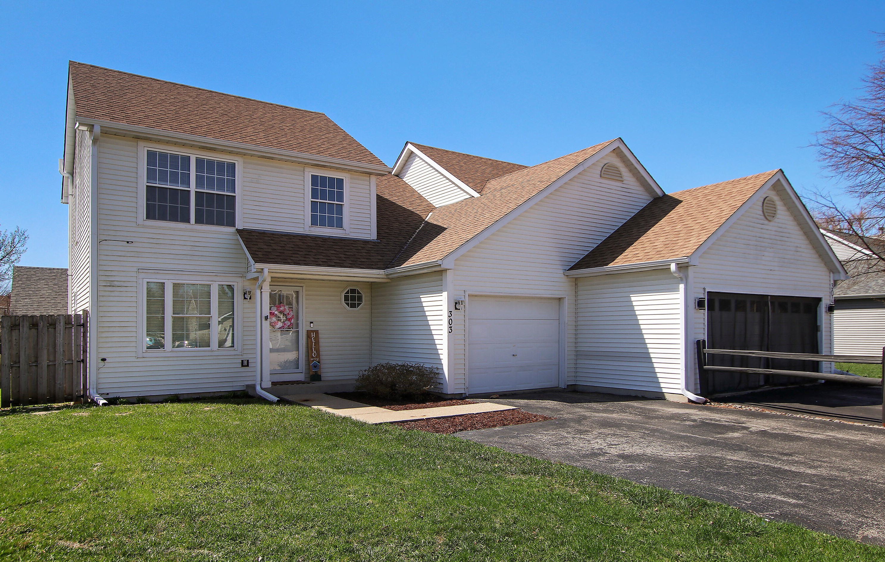 303 Carlton Ct, Genoa City, WI 53128-2162
