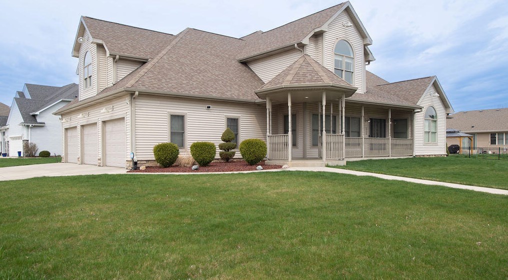 2726 Avalon Ct, Racine, WI 53406-6811