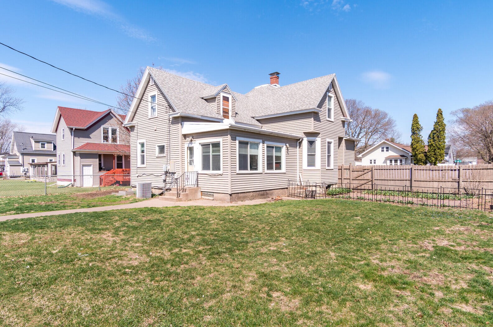 1418 Denton St, La Crosse, WI 54601
