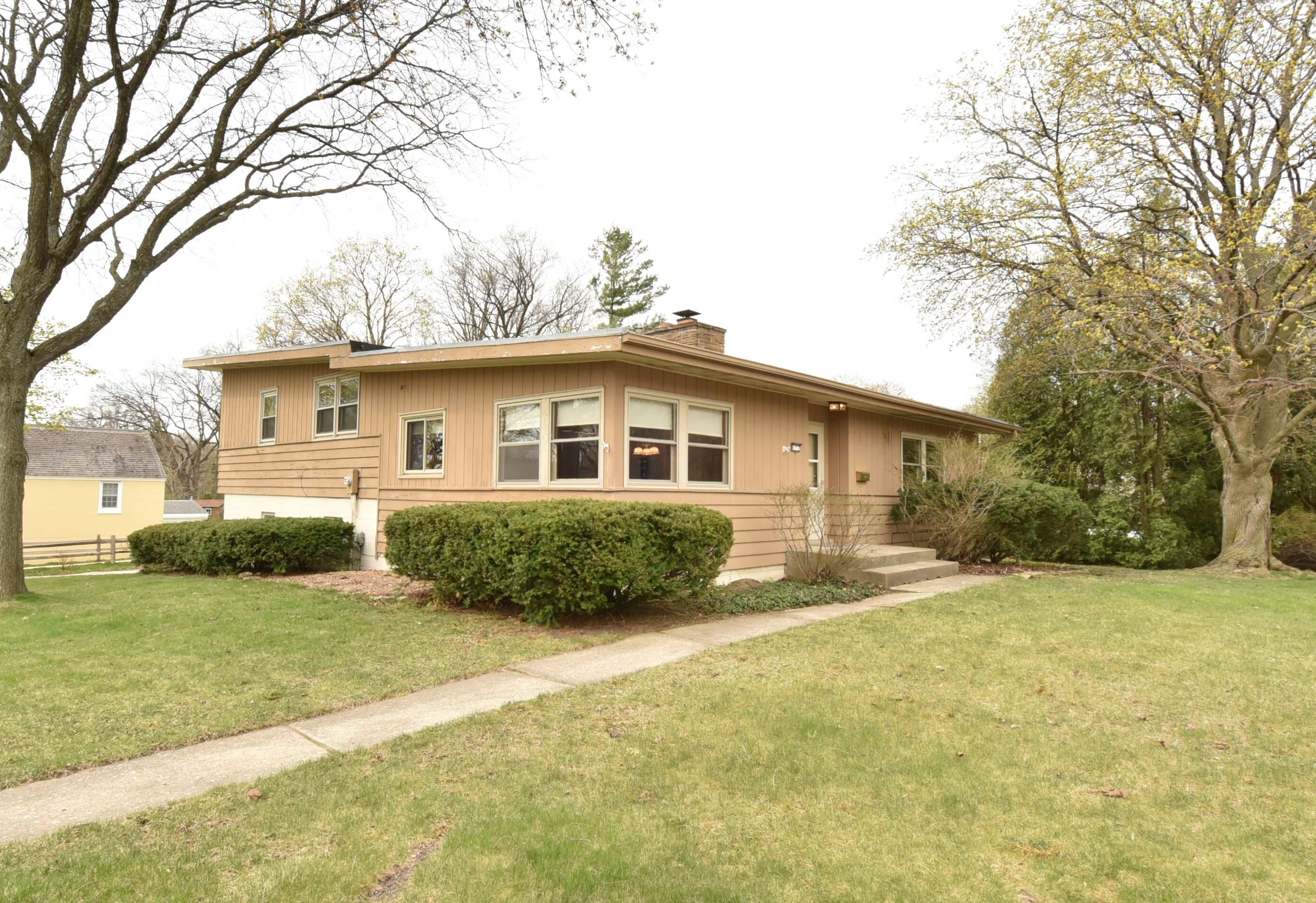 6777 W Grange Ave, Greendale, WI 53129