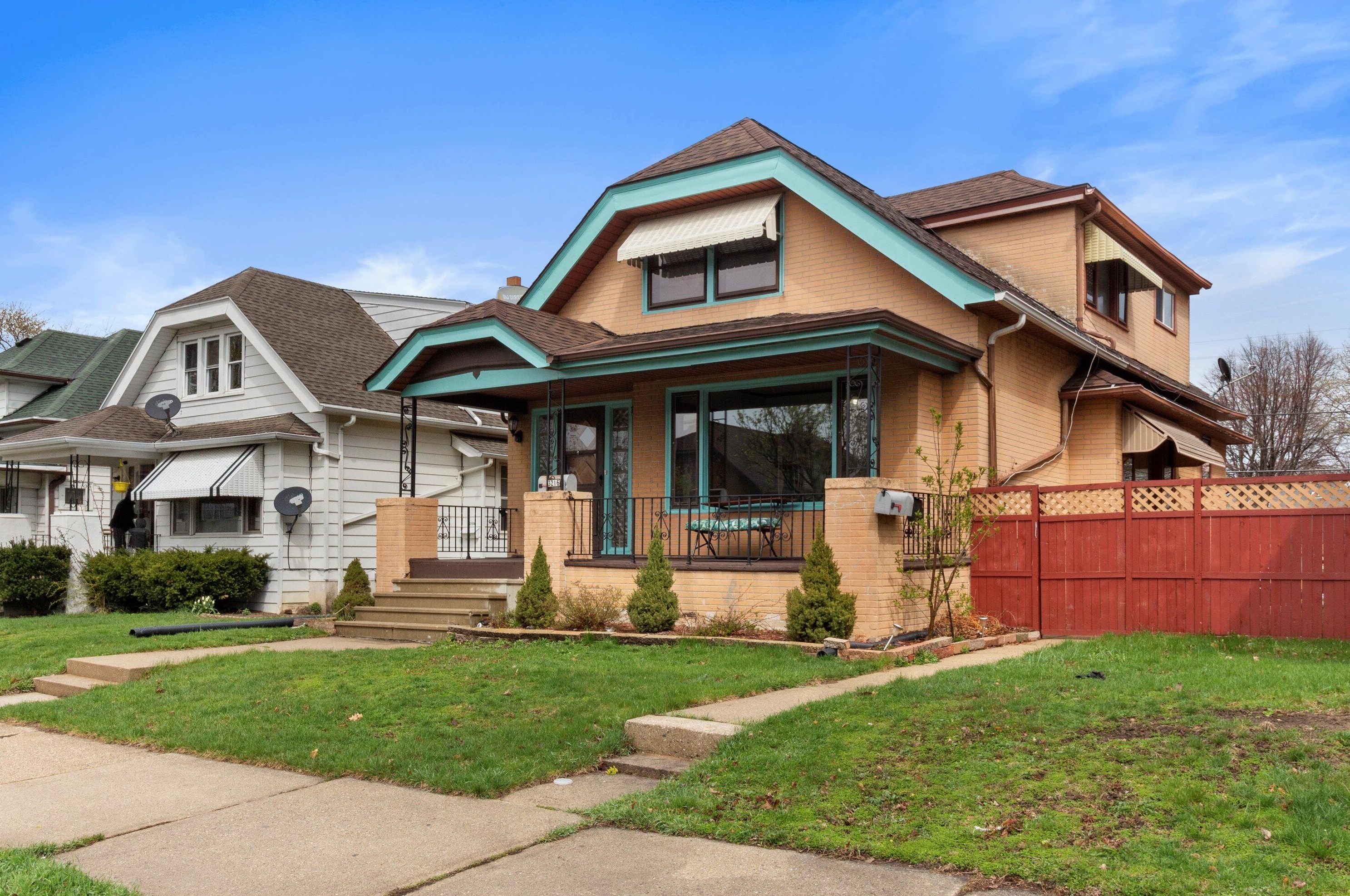 3216 S 9th Pl, Milwaukee, WI 53215