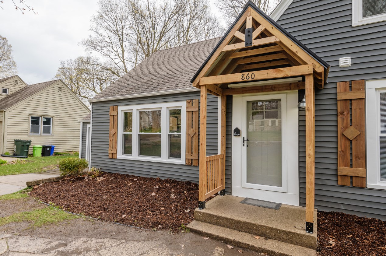 860 Apple Tree Ln, Brookfield, WI 53005-6802