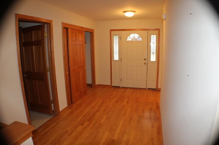 4221 S Circle Dr, Racine, WI 53405