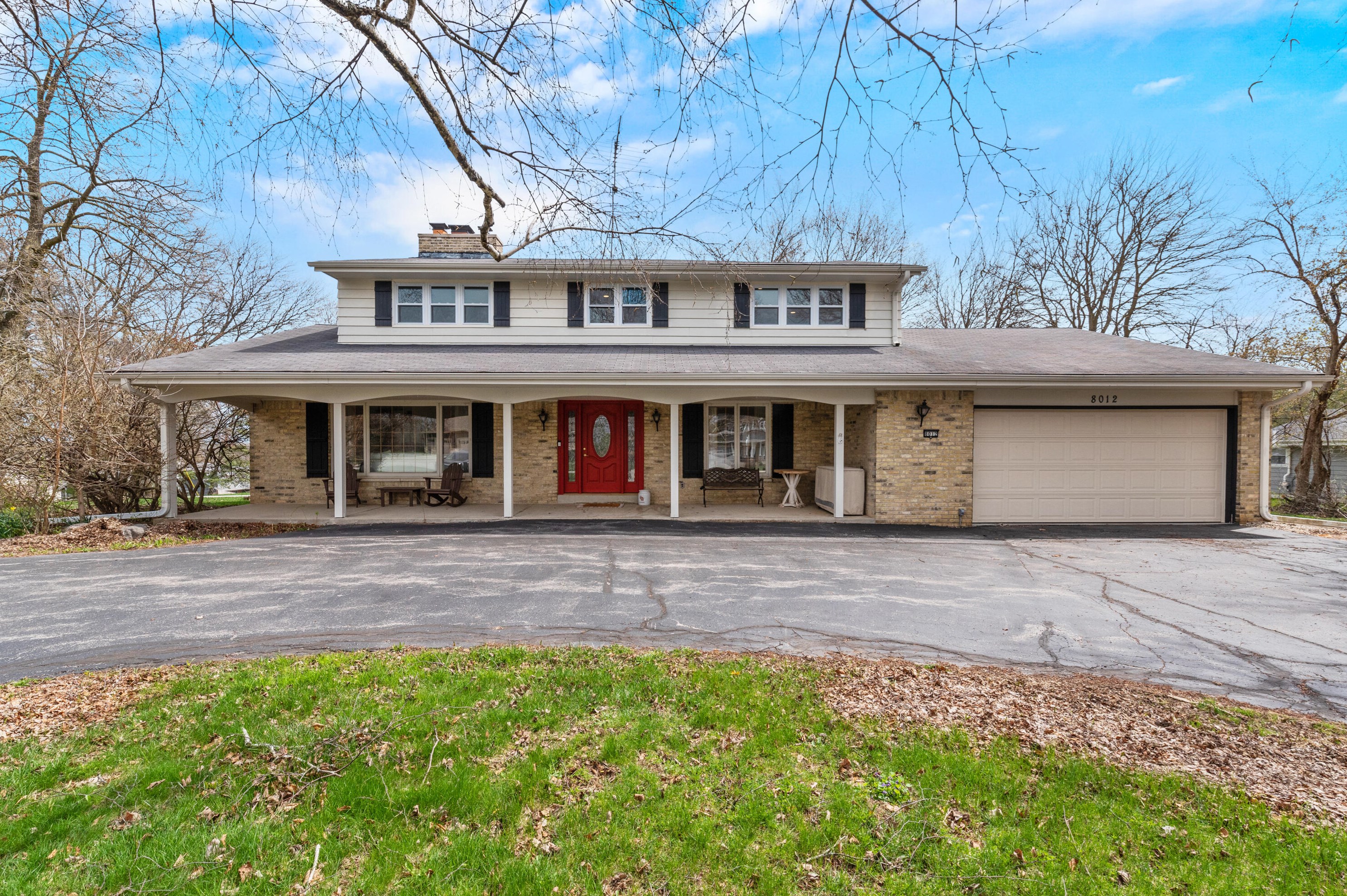 8012 68th St, Hales Corners, WI 53132-8200