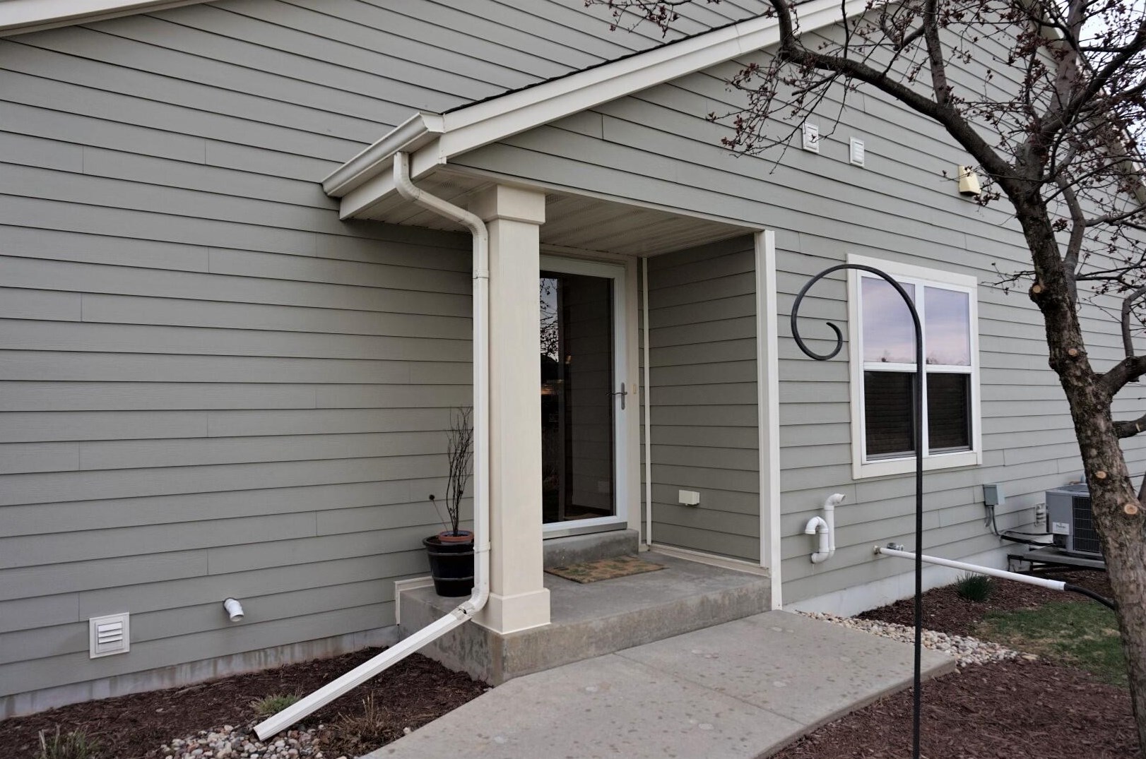 228 Wildflower Cir, Port Washington, WI 53074-2656