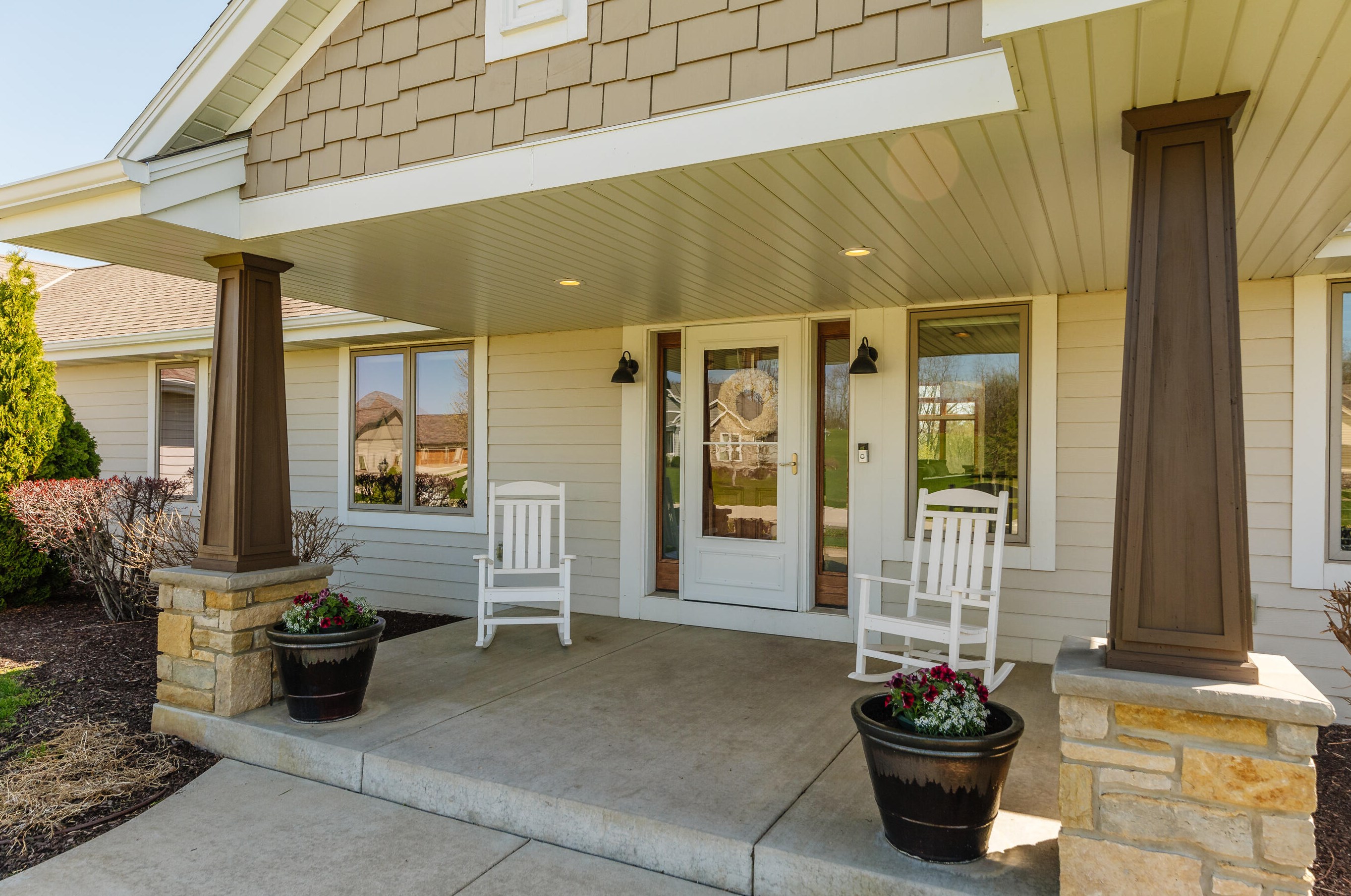 3040 S Meadow Creek Ct, Waukesha, WI 53146