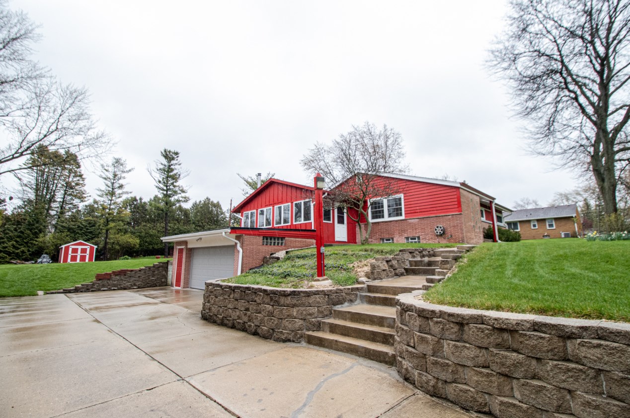 4150 143rd St, Brookfield WI  53005-1104 exterior