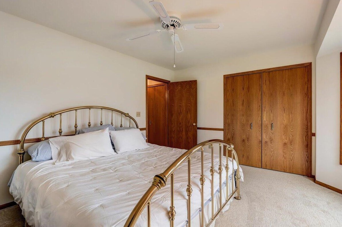 960 Lansdowne Ct, Brookfield WI  53045-4460 exterior