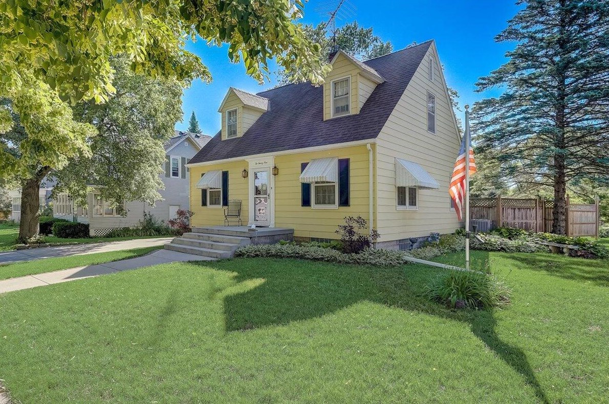 229 Jefferson St, Johnson Creek, WI 53038