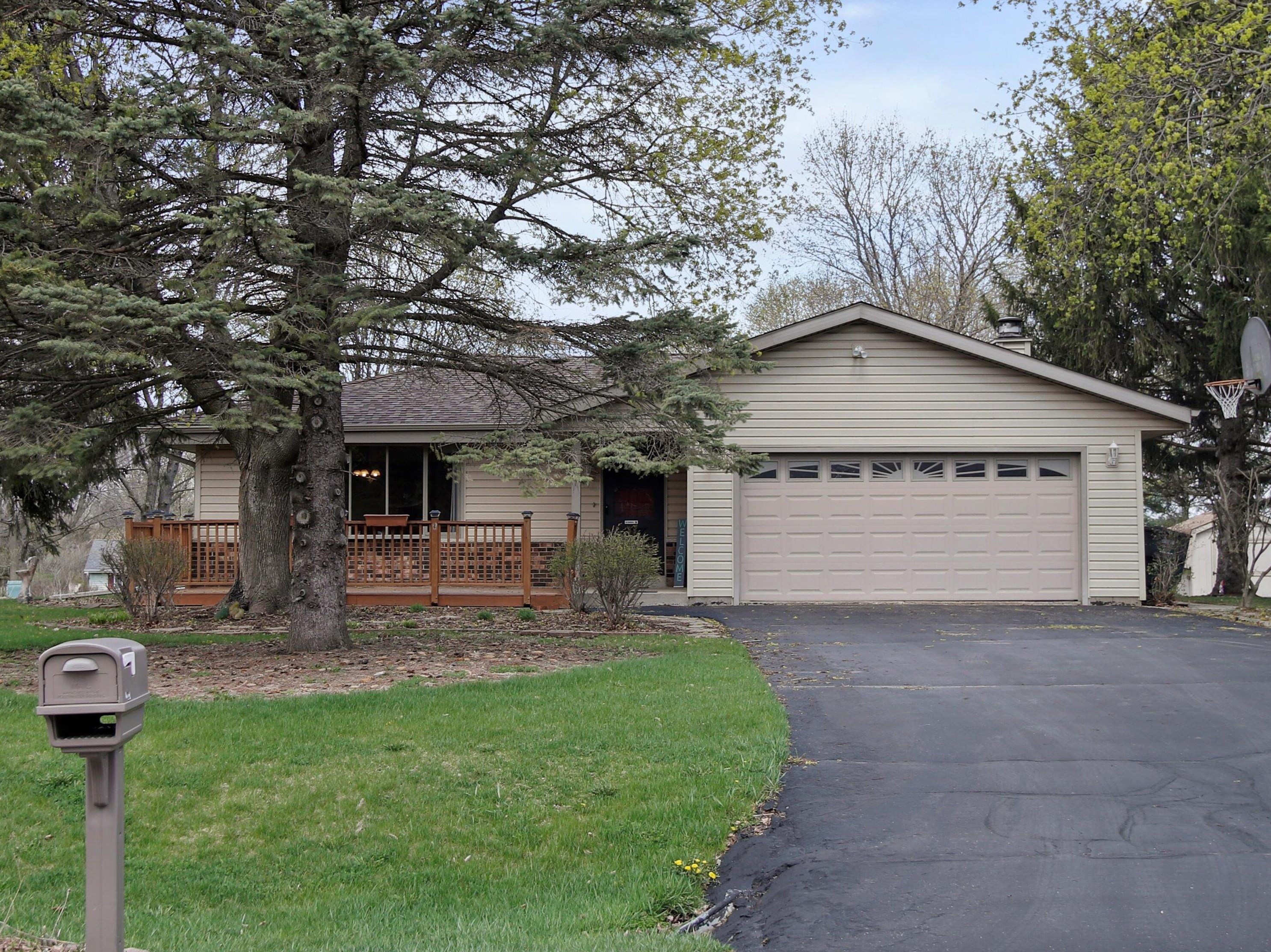 209 Karin Dr, North Prairie, WI 53153