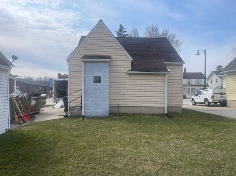 834 Main St, Belgium, WI 53004