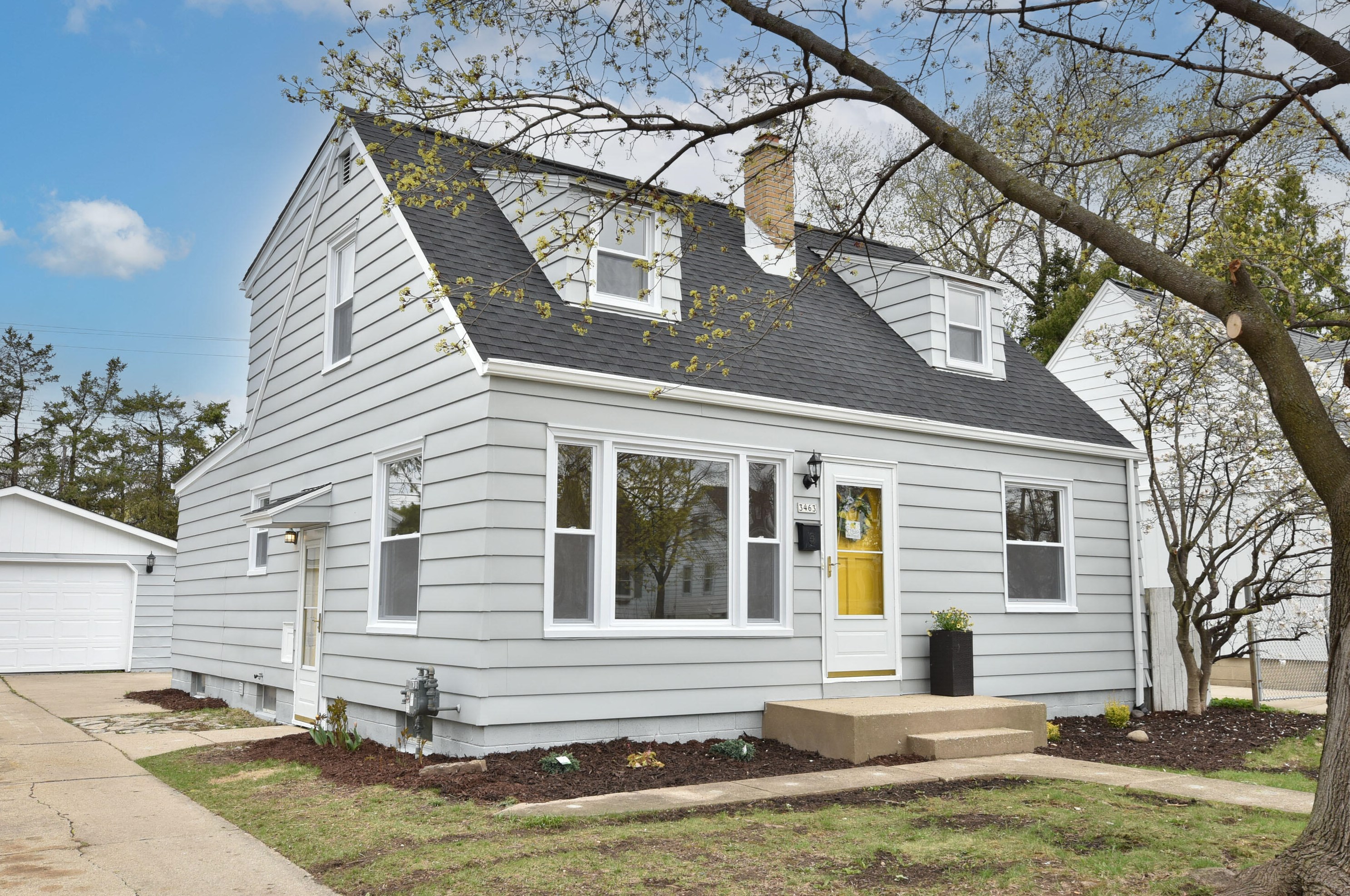 3463 97th St, Milwaukee WI  53222-3449 exterior