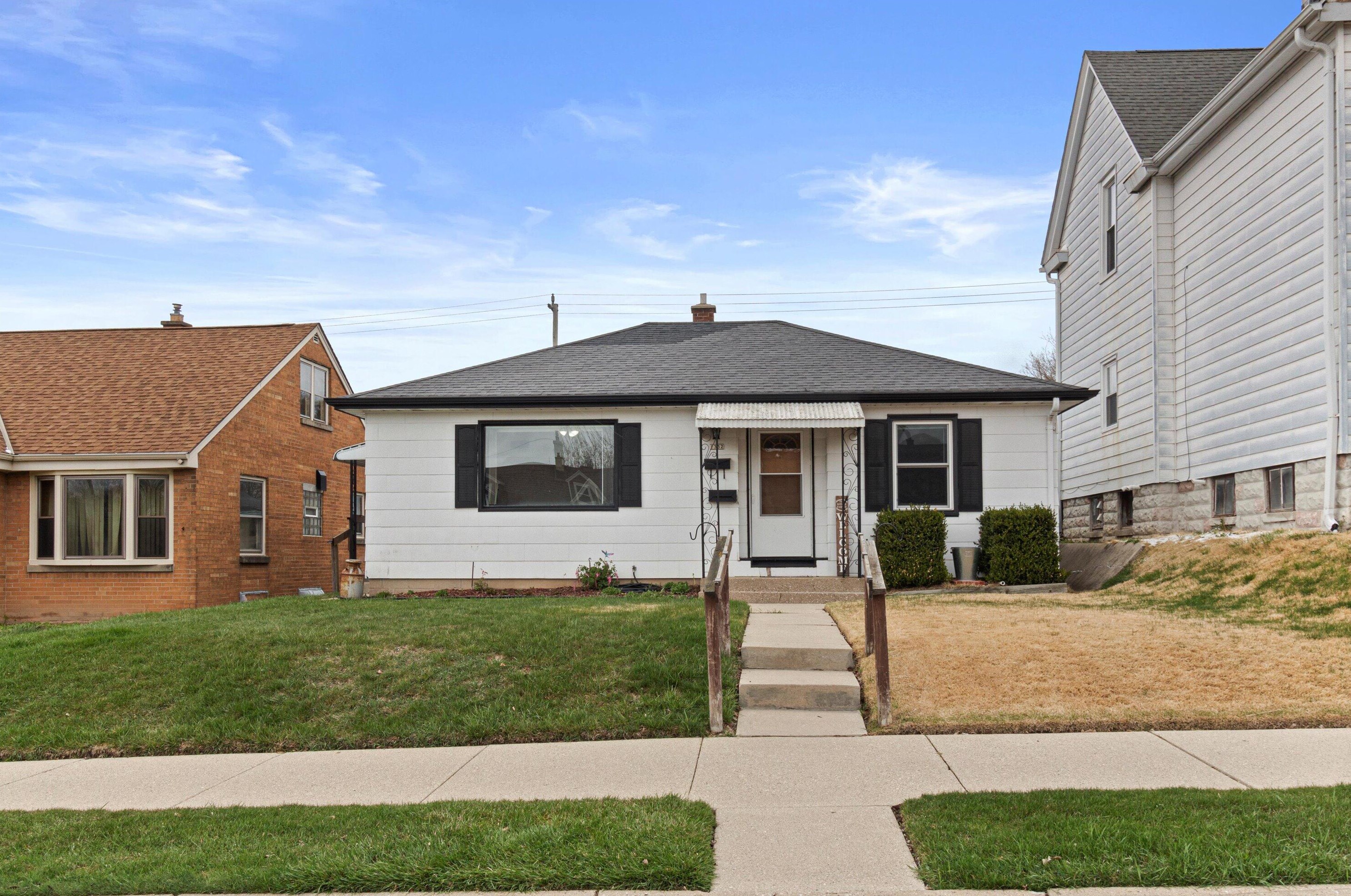 1332 Missouri Ave, South Milwaukee, WI 53172-1935