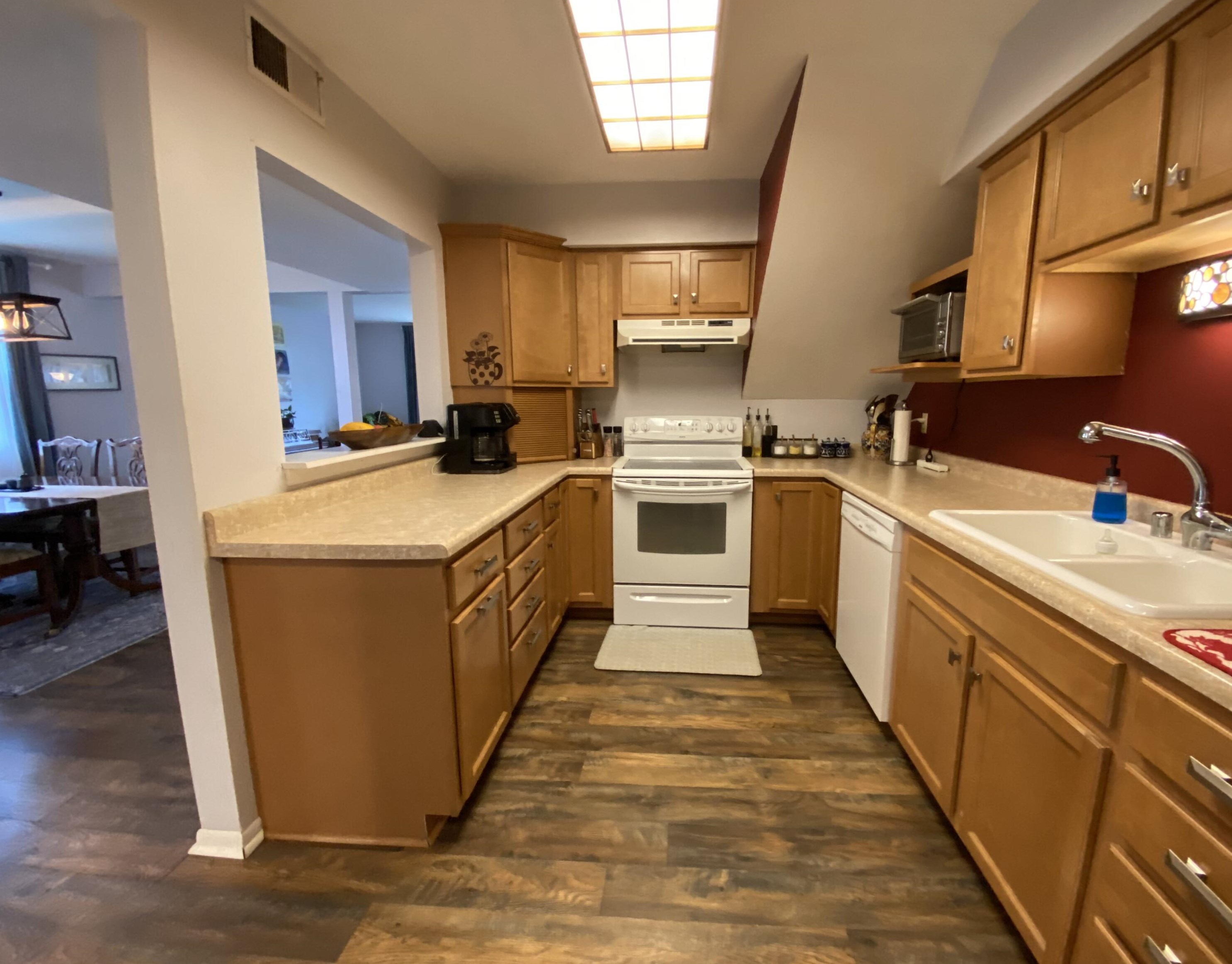 2033 Chateau Ct, Grafton WI  53024-2519 exterior