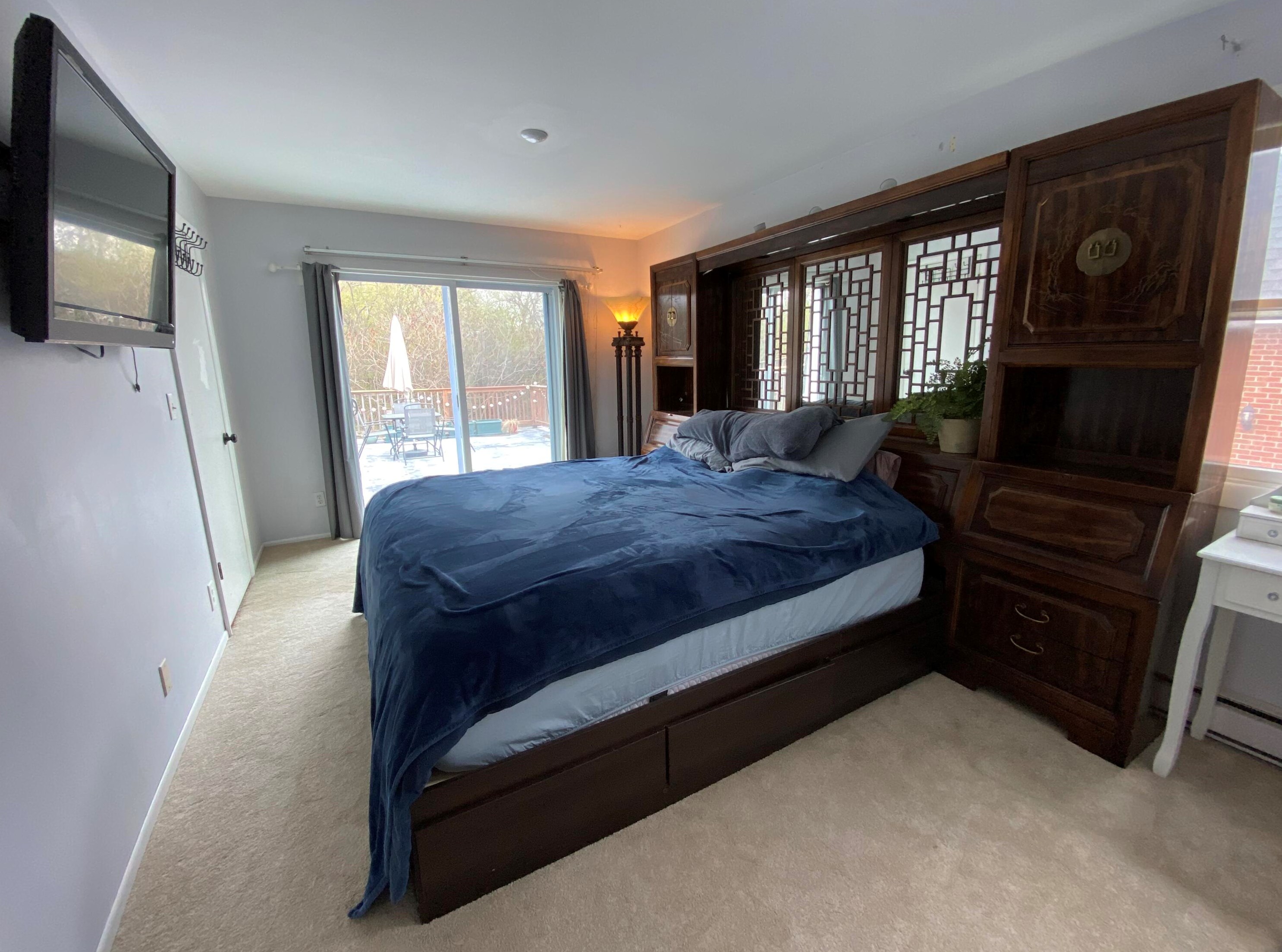 2033 Chateau Ct, Grafton WI  53024-2519 exterior