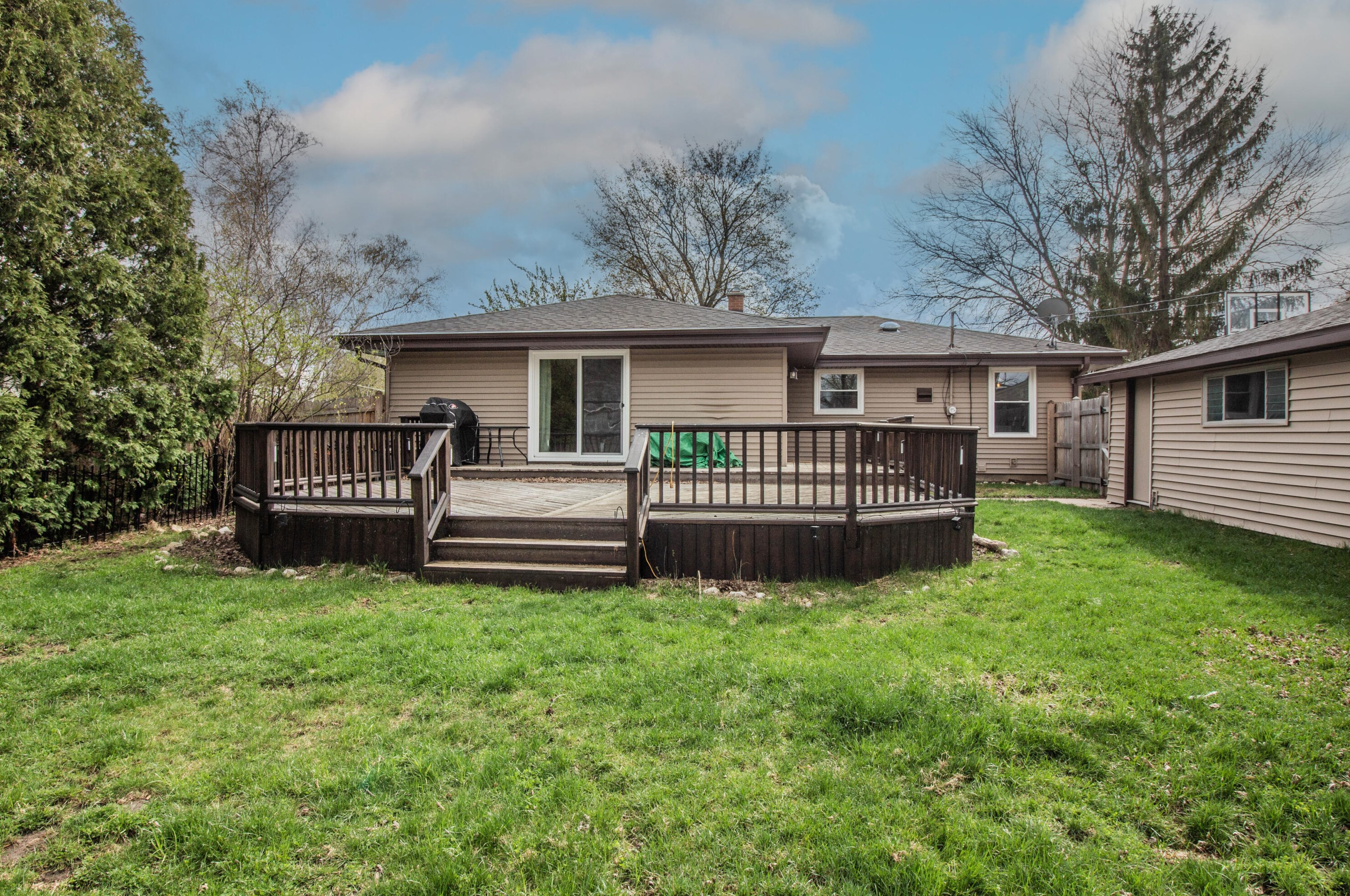 122 Highland Dr, Grafton, WI 53024-2309