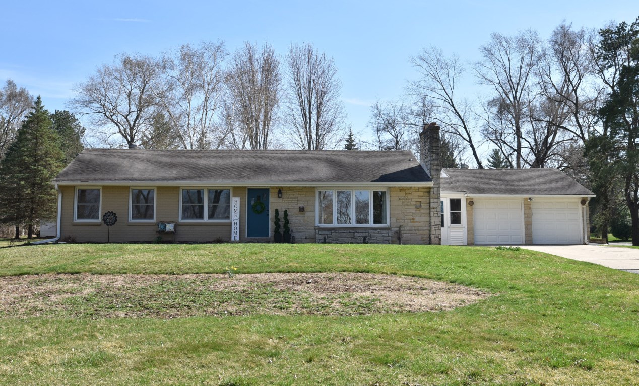 15865 Vernon Dr, Brookfield, WI 53005-2263