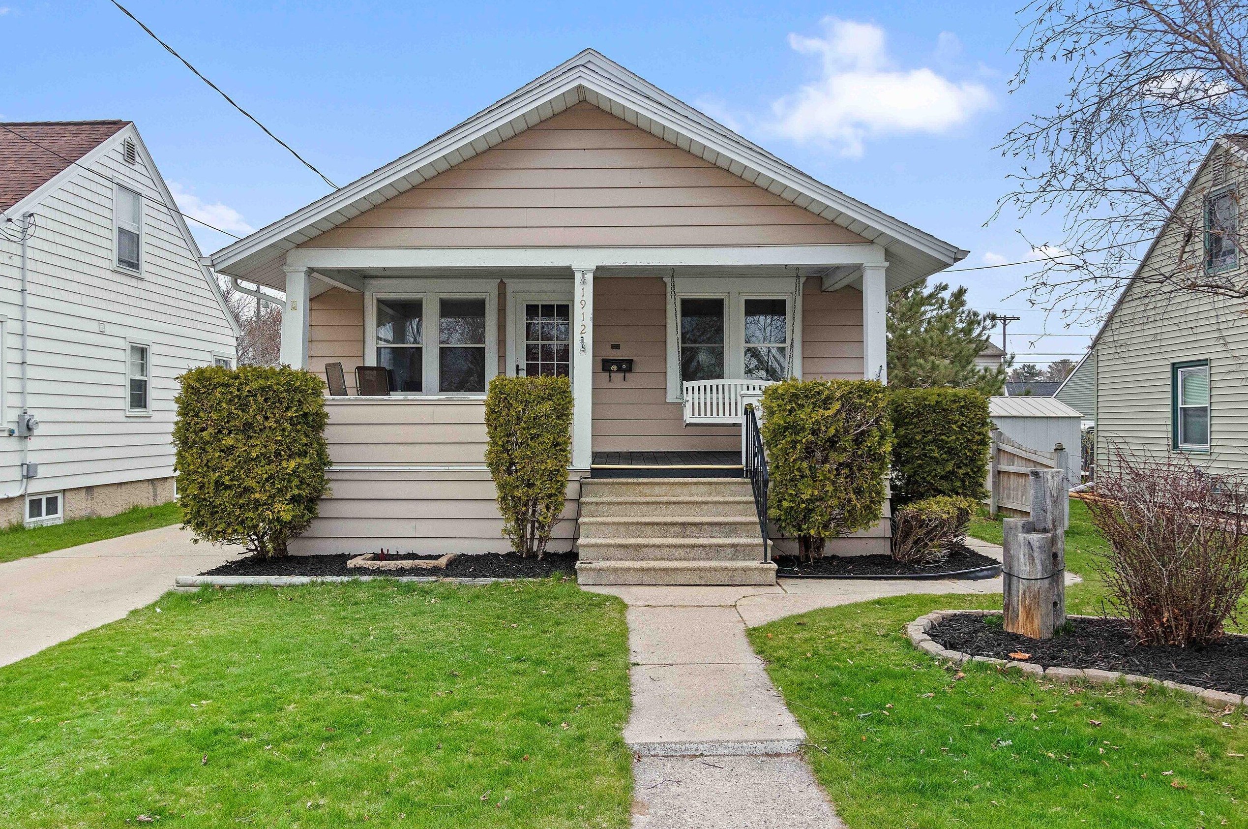 1912 29th St, Two Rivers, WI 54241