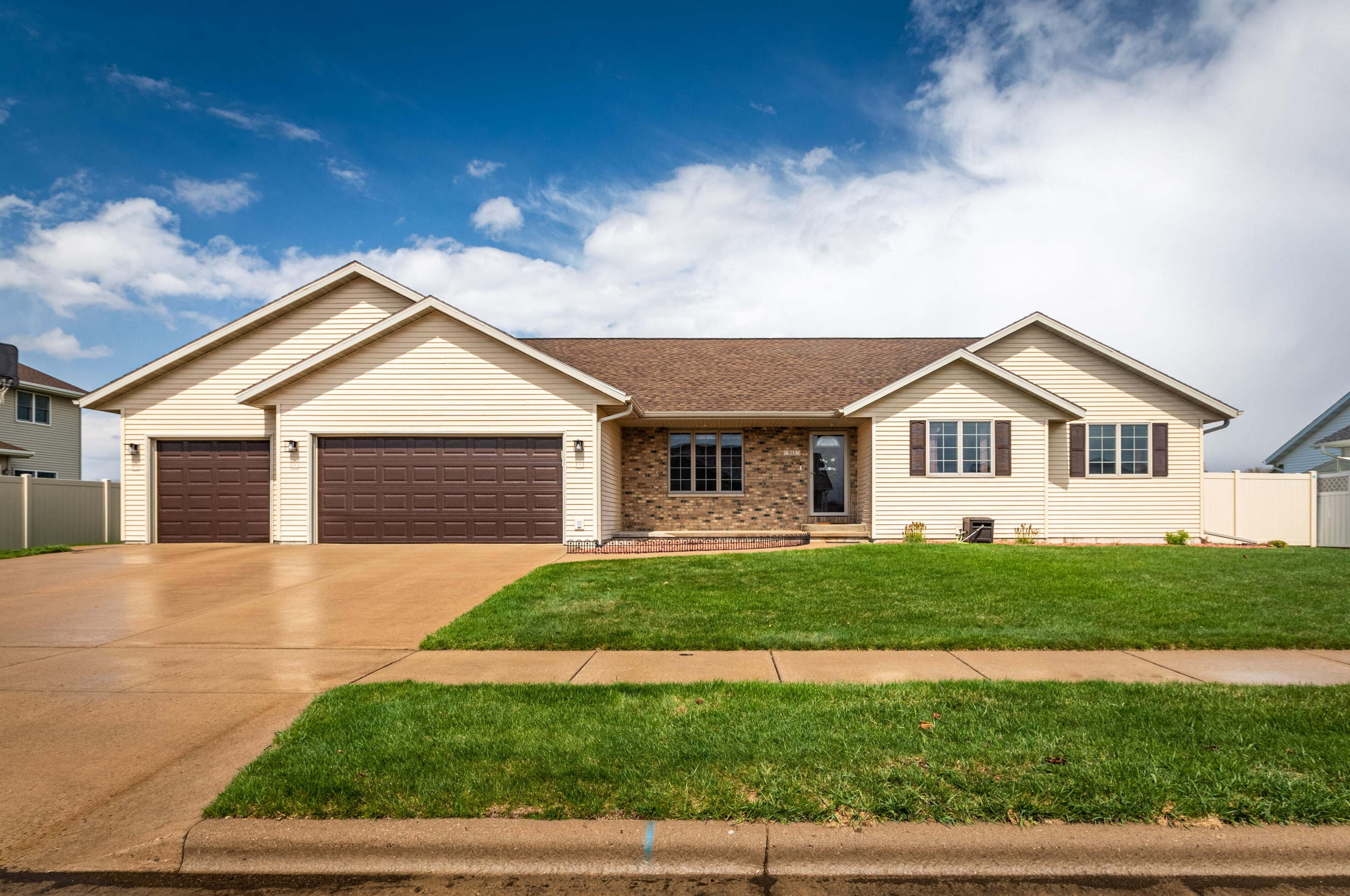 911 Greenwood St, Holmen, WI 54636