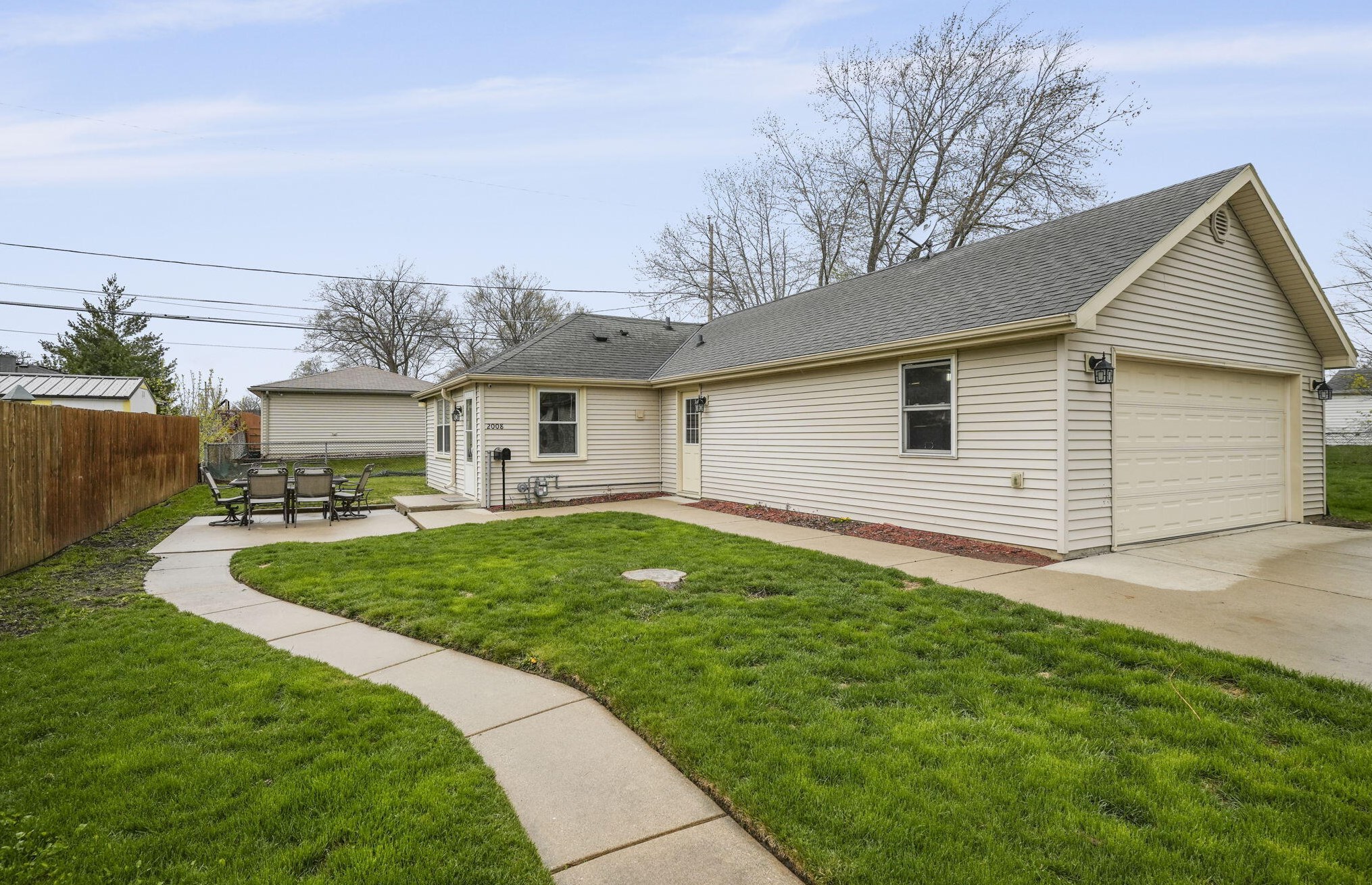 2008 Wustum Ave, Racine, WI 53404